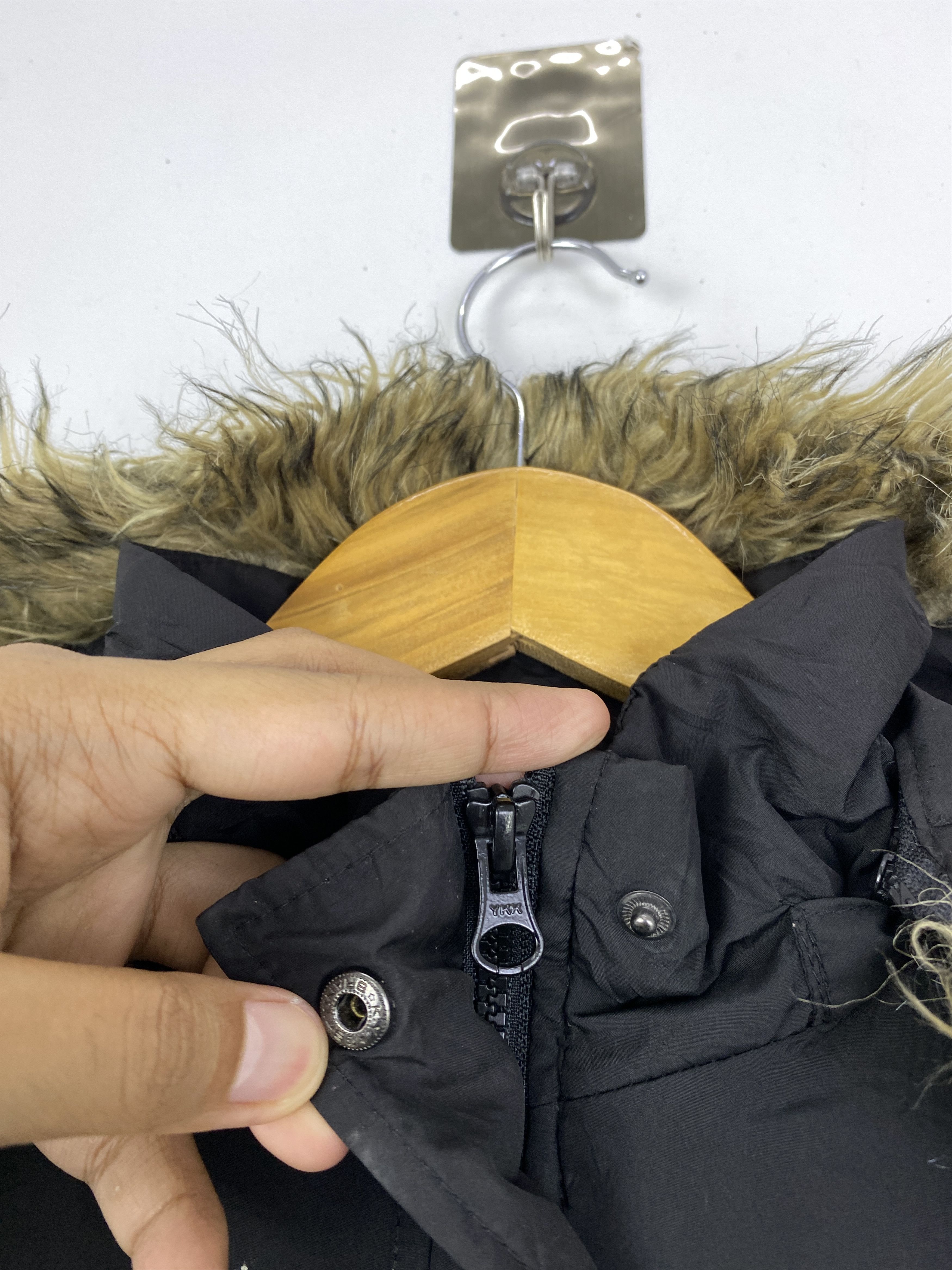 GU Vintage GU Women's Black Puffer Trimmed Hood Coat JA0212 Size US S / EU 44-46 / 1 - 8 Thumbnail