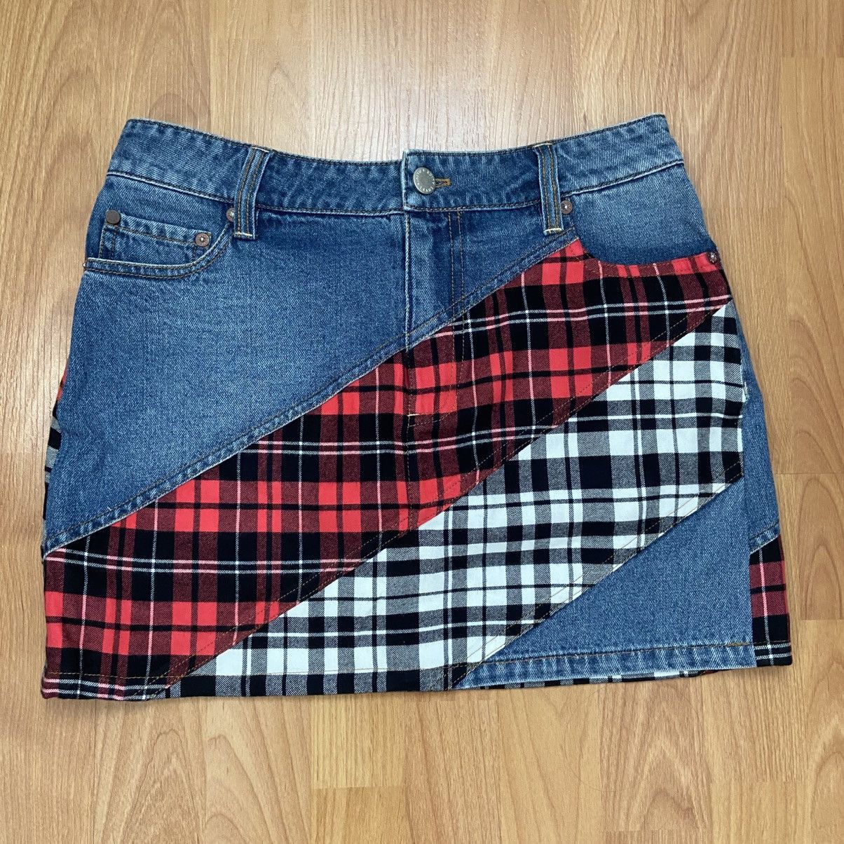 Alice + Olivia NWT Alice + Olivia Plaid Denim Mini Skirt Size 27 Size 27" / US 4 / IT 40 - 1 Thumbnail