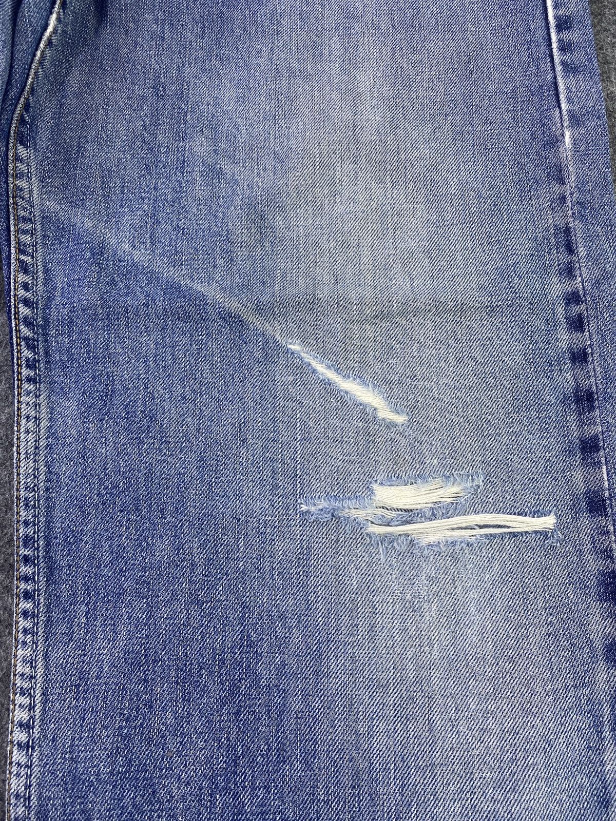 Jean × Levi's × Vintage VINTAGE LEVIS 513 DISTRESS BLUE WASH JEANS - J912 Size US 34 / EU 50 - 13 Thumbnail