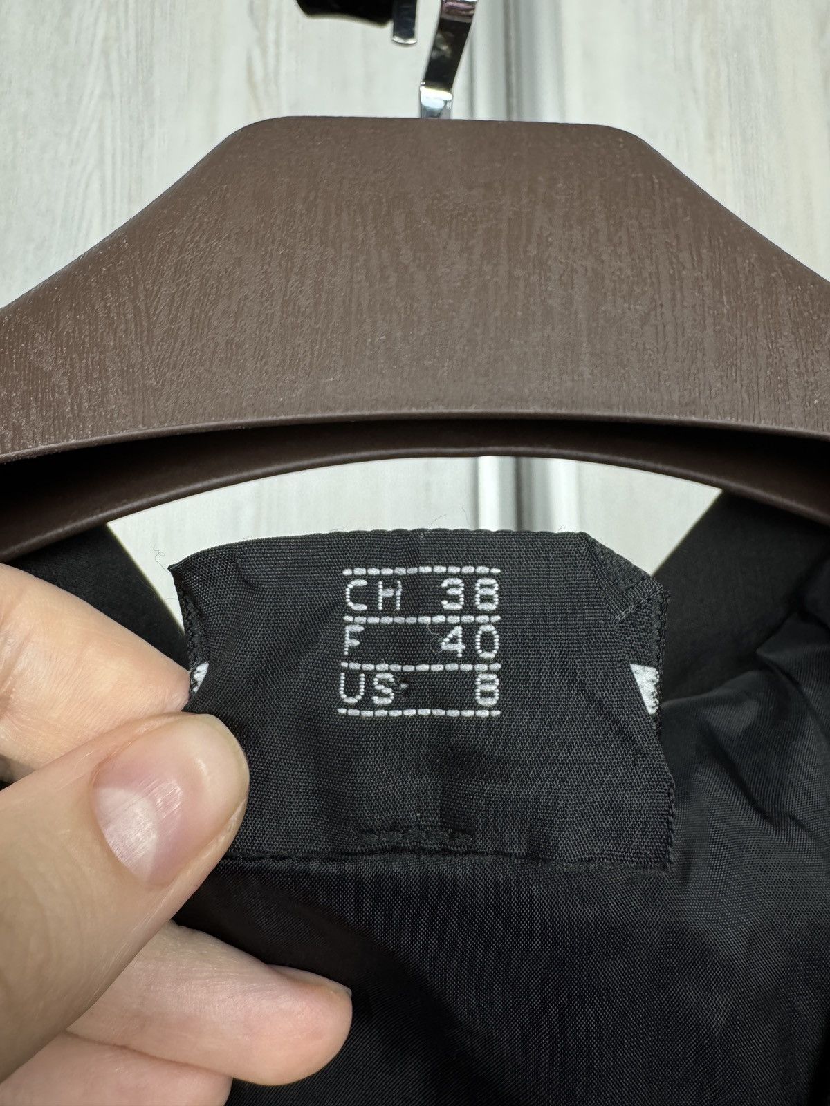 Akris Akris Black V-Neck Short Sleeve Silk Linen Button blazer Size M / US 6-8 / IT 42-44 - 10 Thumbnail