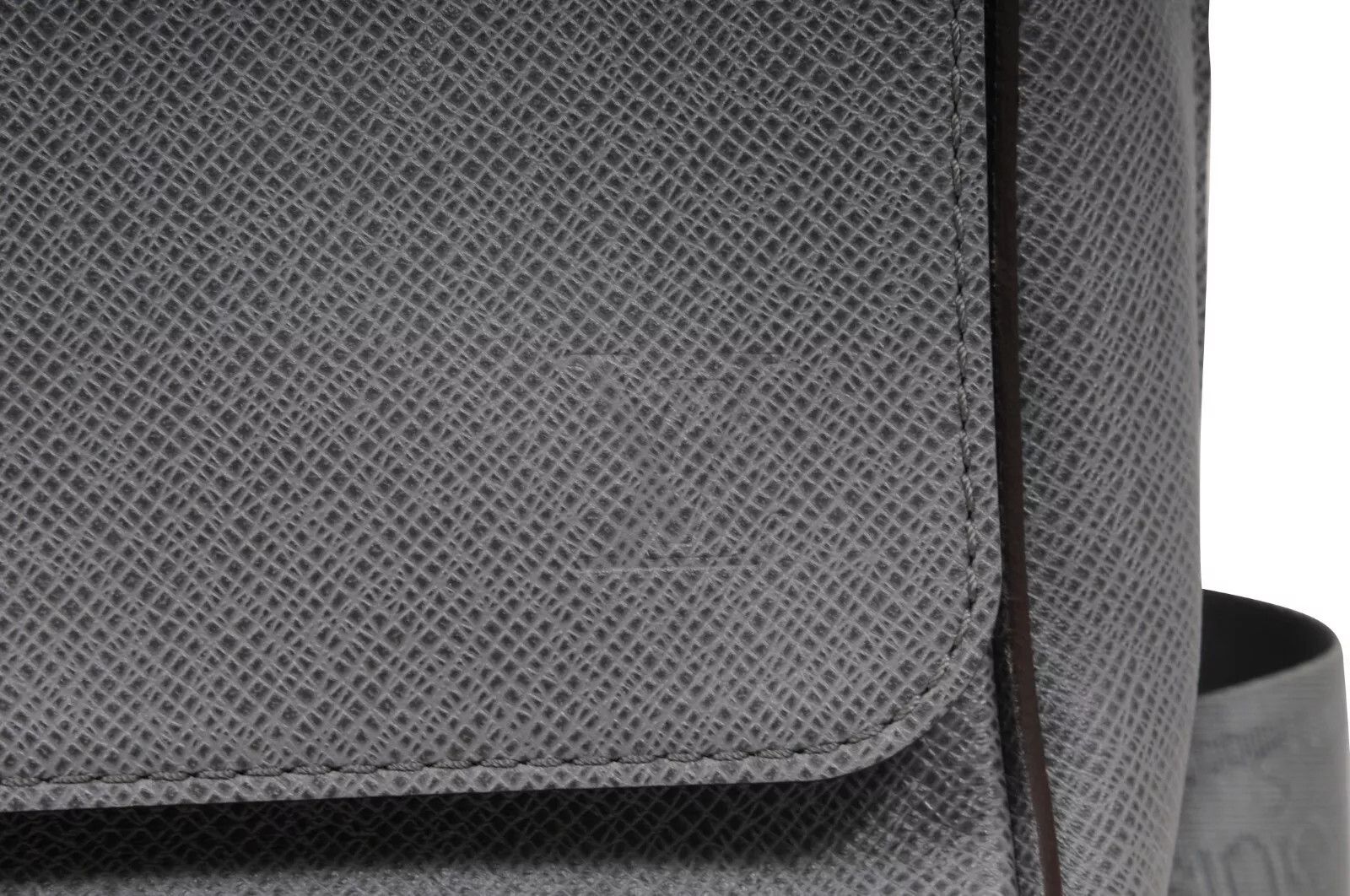 Louis Vuitton Louis Vuitton Glacier Taiga Leather Roman PM Messenger Bag Size ONE SIZE - 7 Thumbnail
