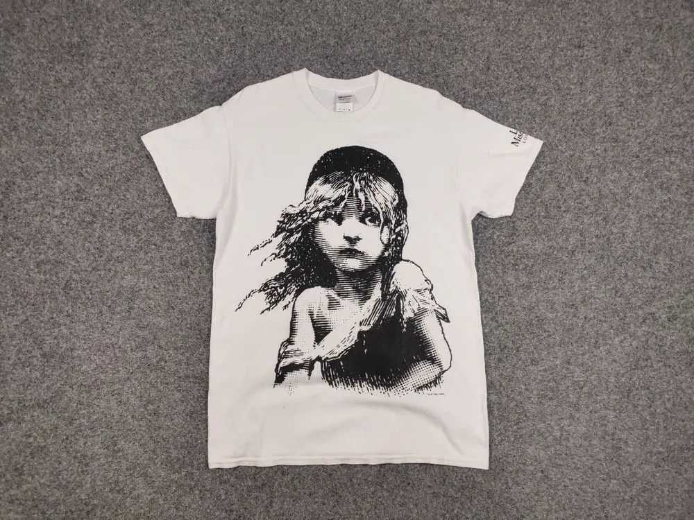 Vintage Vintage 86's Les Miserables London T Shirt All Over Print Size US M / EU 48-50 / 2 - 7 Thumbnail