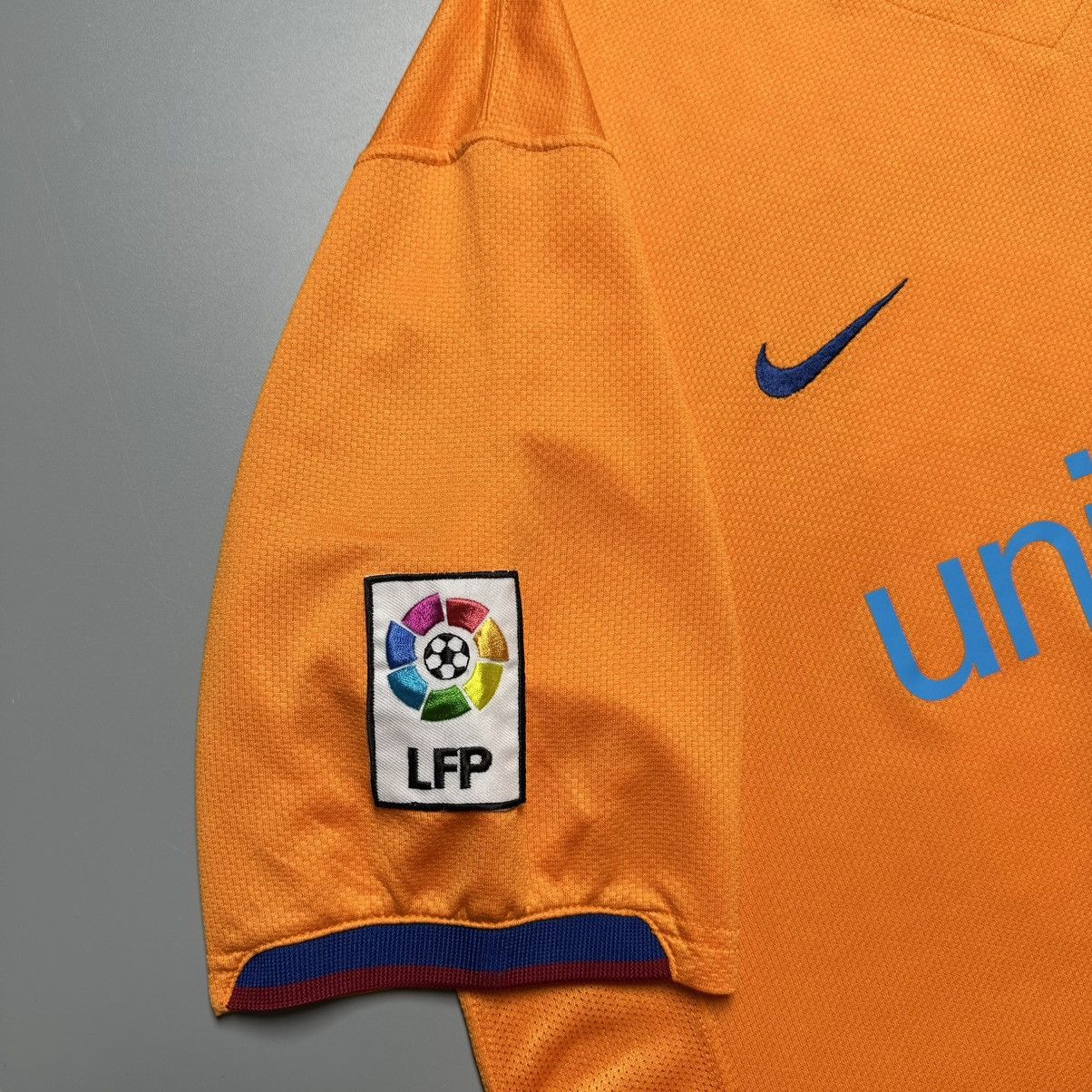 Nike BARCELONA NIKE 2007/2008 FOOTBALL AWAY JERSEY #10 RONALDINHO Size US L / EU 52-54 / 3 - 5 Thumbnail