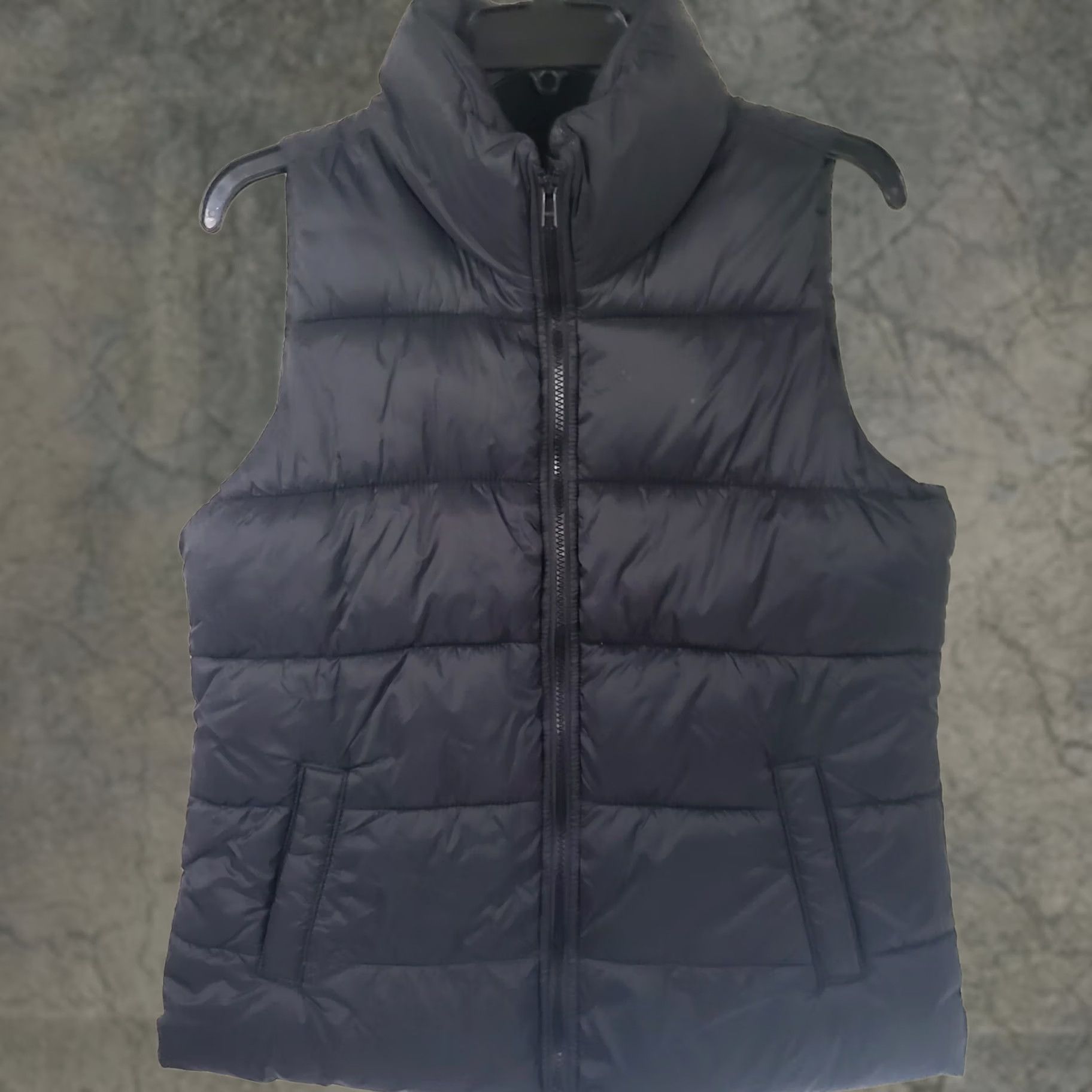 Old Navy Old Navy Black Sleeveless Puffer Vest Men M Regular Fit Zip Full Zip Stand-Up Collar Nylon Lining Insulated Lightweight Short Length Size US M / EU 48-50 / 2 - 1 Thumbnail