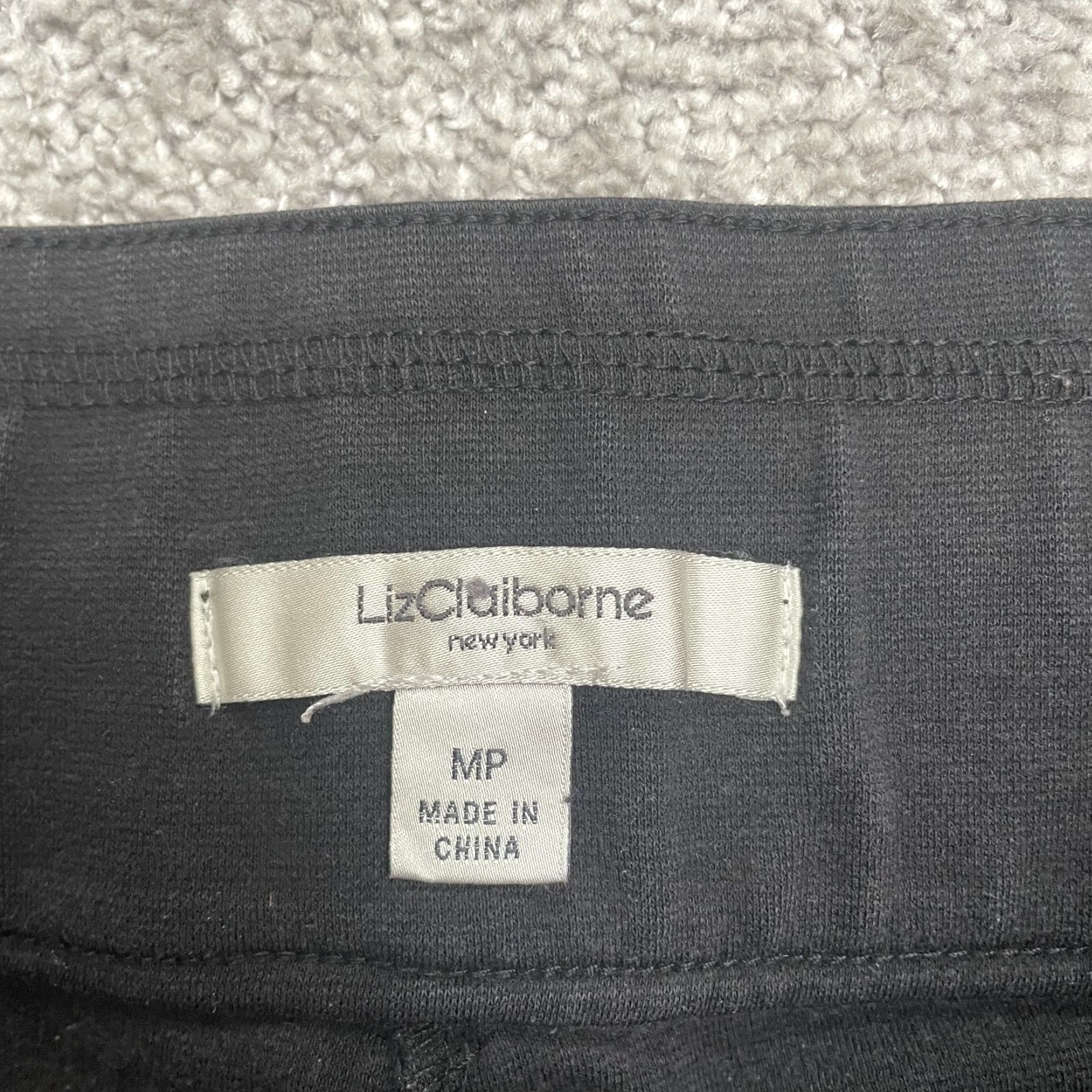 Liz Claiborne Liz Claiborne Pants Cropped Tapered Black Womens PM 31x24 Pull On Stretch Casual Modern 90s? Size 32" / US 10 / IT 46 - 6 Thumbnail
