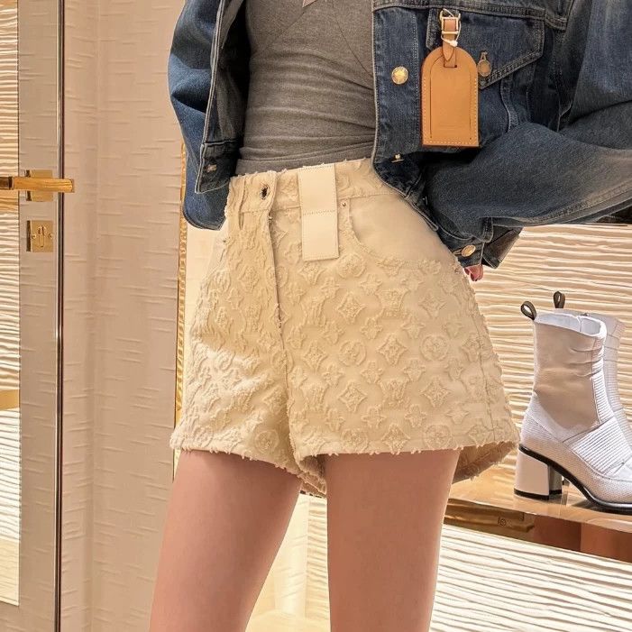 Louis Vuitton LV All-over Monogram Leather Tag Shorts 40 Cotton Size 28" / US 6 / IT 42 - 8 Thumbnail