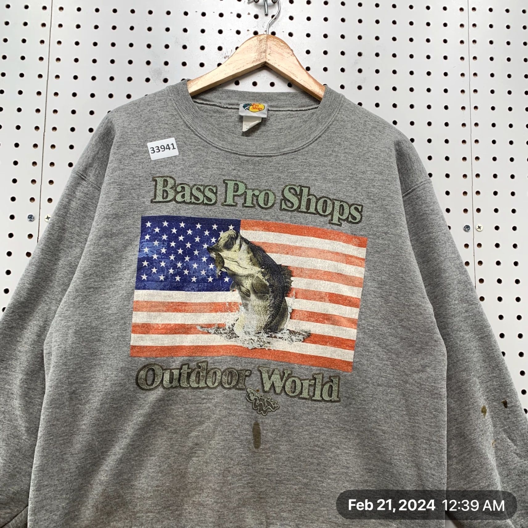 Bass Pro Shops VINTAGE Bass Pro Shop Fishing Crewneck Mens M Gray Flag USA Distressed Size US M / EU 48-50 / 2 - 6 Thumbnail