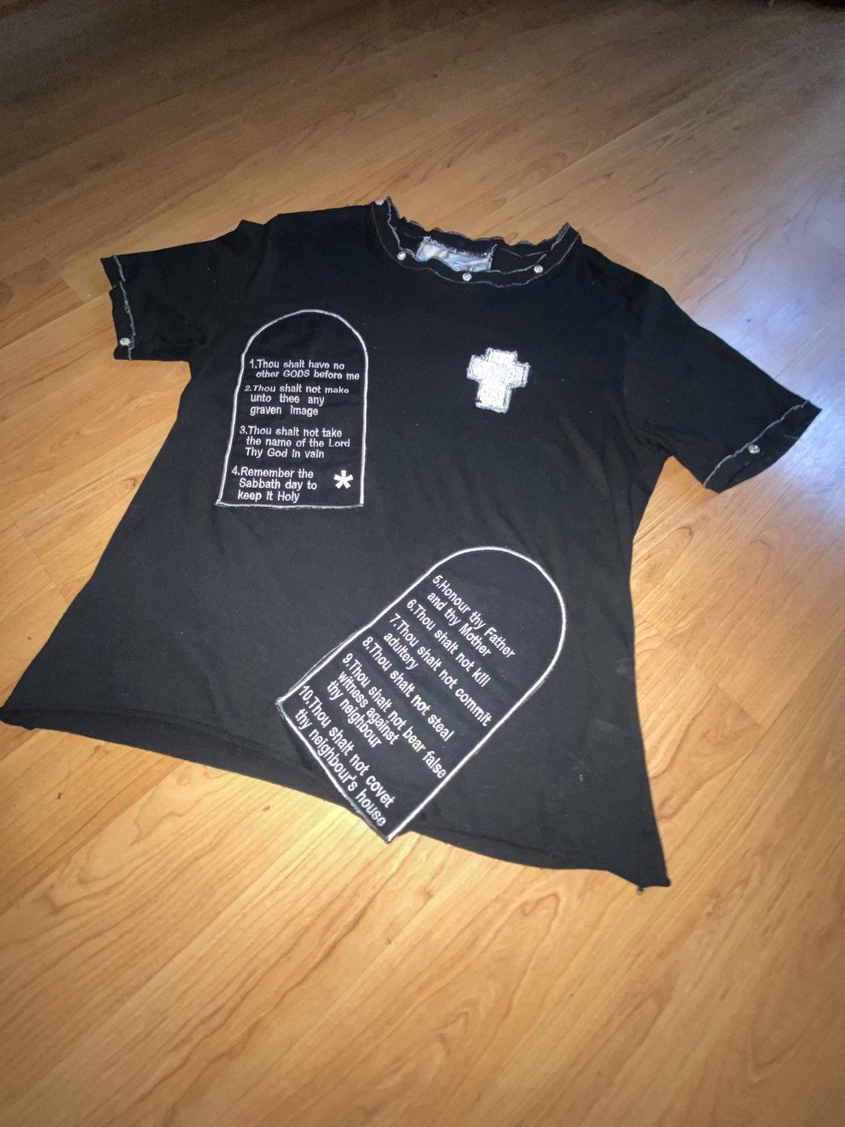Japanese Brand Black Jeweled DECALOUGE T-Shirt Size US S / EU 44-46 / 1 - 1 Thumbnail