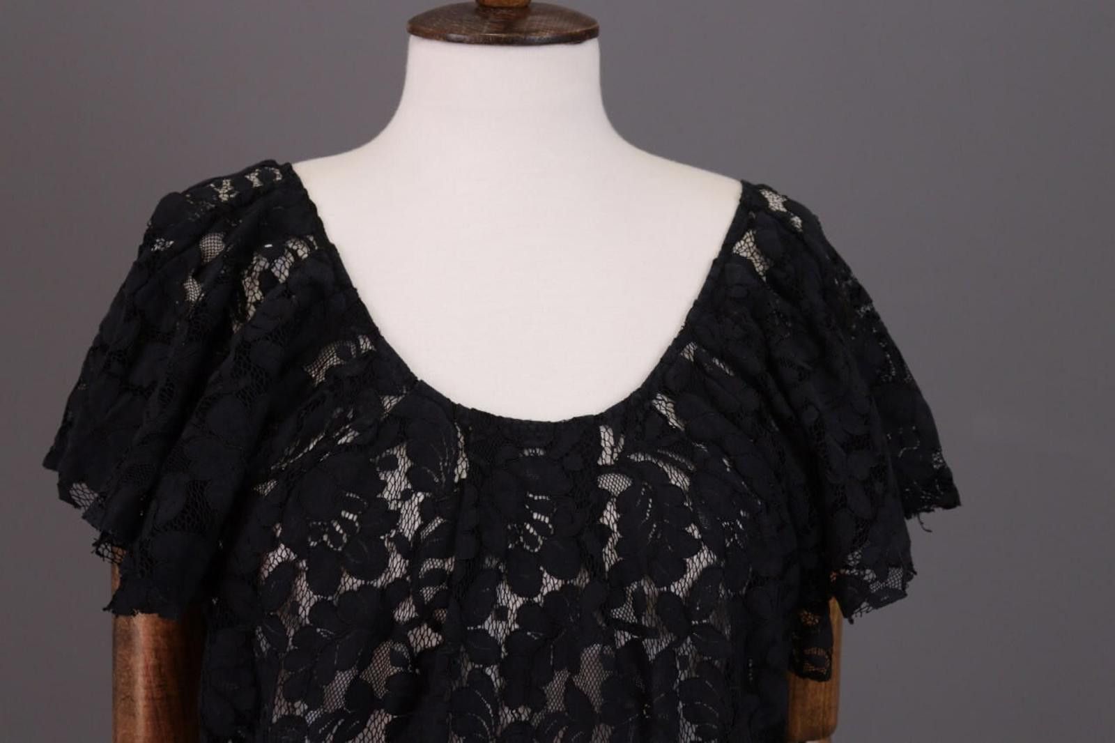 Designer Claudie Pierlot Black Shirt Sleeve Floral Knit Shirt Size 2 Size XS / US 0-2 / IT 36-38 - 3 Thumbnail