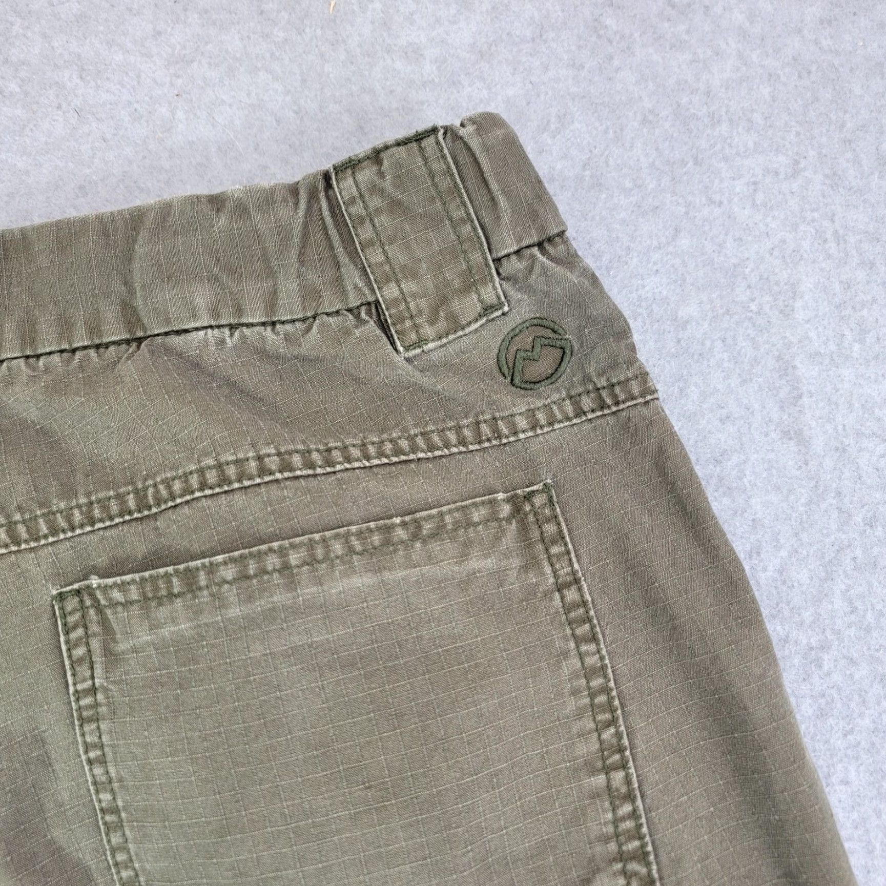 Vintage Magellan Outdoors Pants Mens 36x32 Green Cargo Canvas Elastic Waist Pockets Size US 36 / EU 52 - 7 Thumbnail