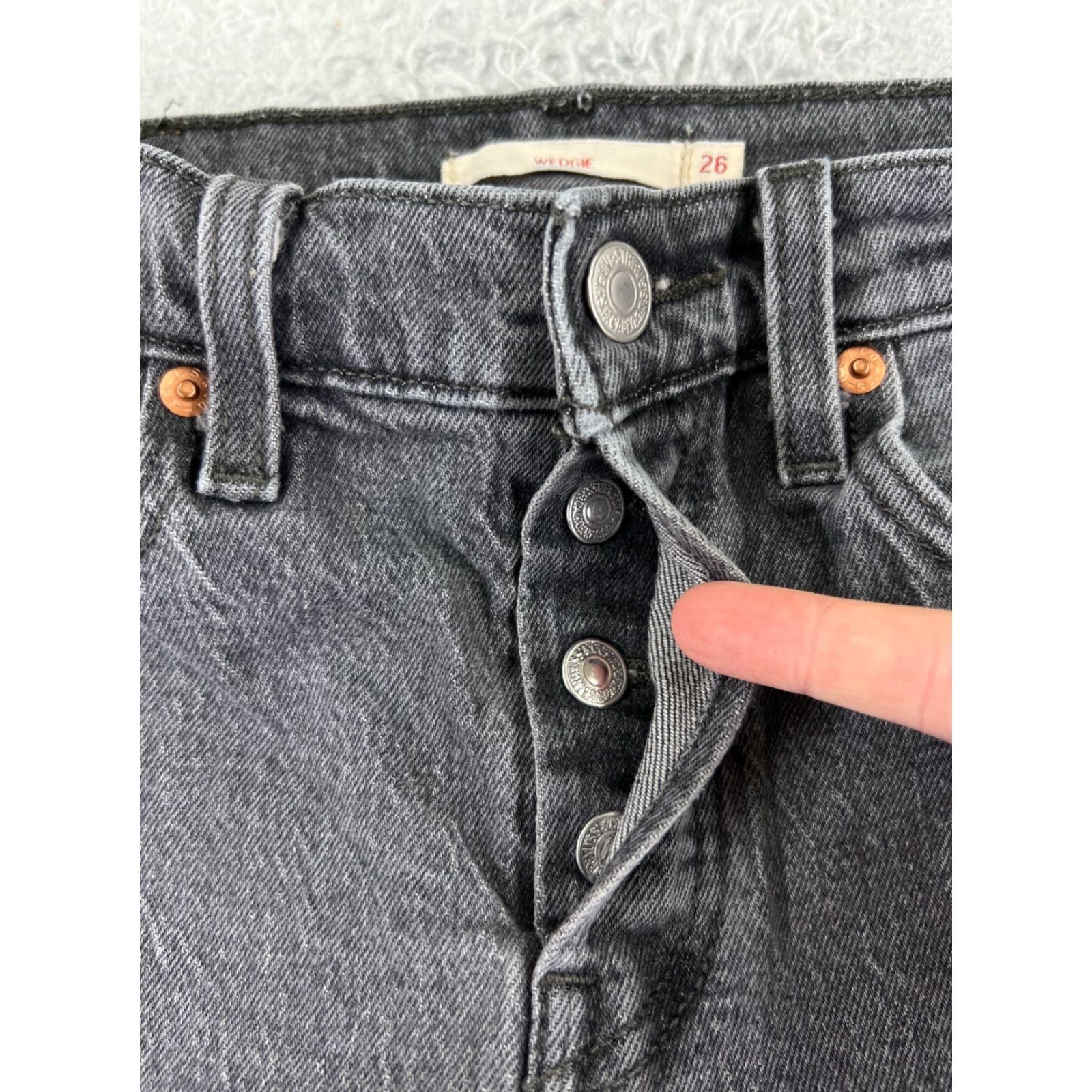 Levi's Levi's Wedgie Fit Jeans Women 26 Black Denim Mid Rise 5-Pocket Stretch Distressed Regular Retro Womens Size 26" / US 2 / IT 38 - 5 Thumbnail