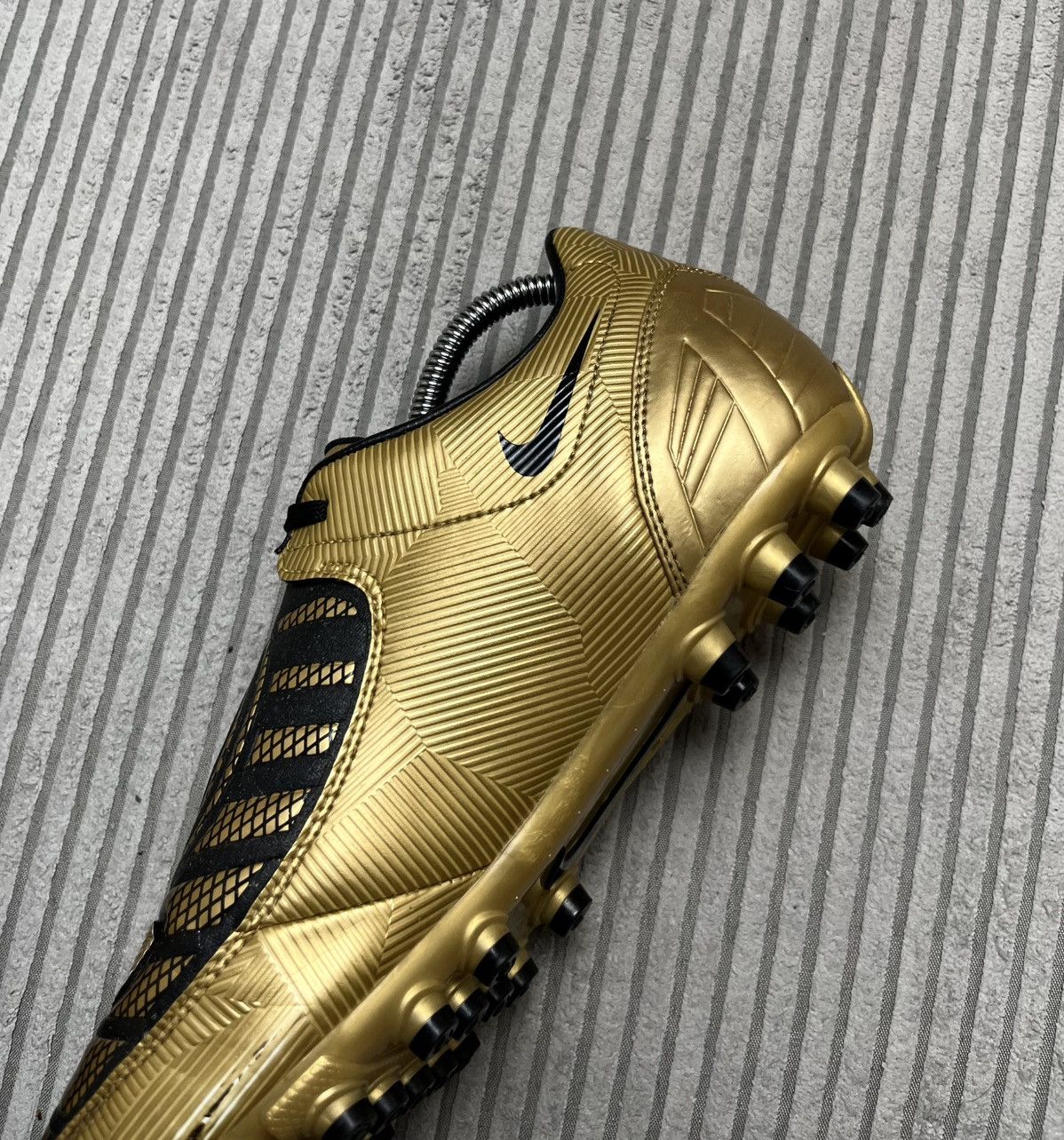 Nike Hype Nike Total 90 Shoot II MG Gold Football Cleats 00s Size US 9.5 / EU 42-43 - 9 Thumbnail