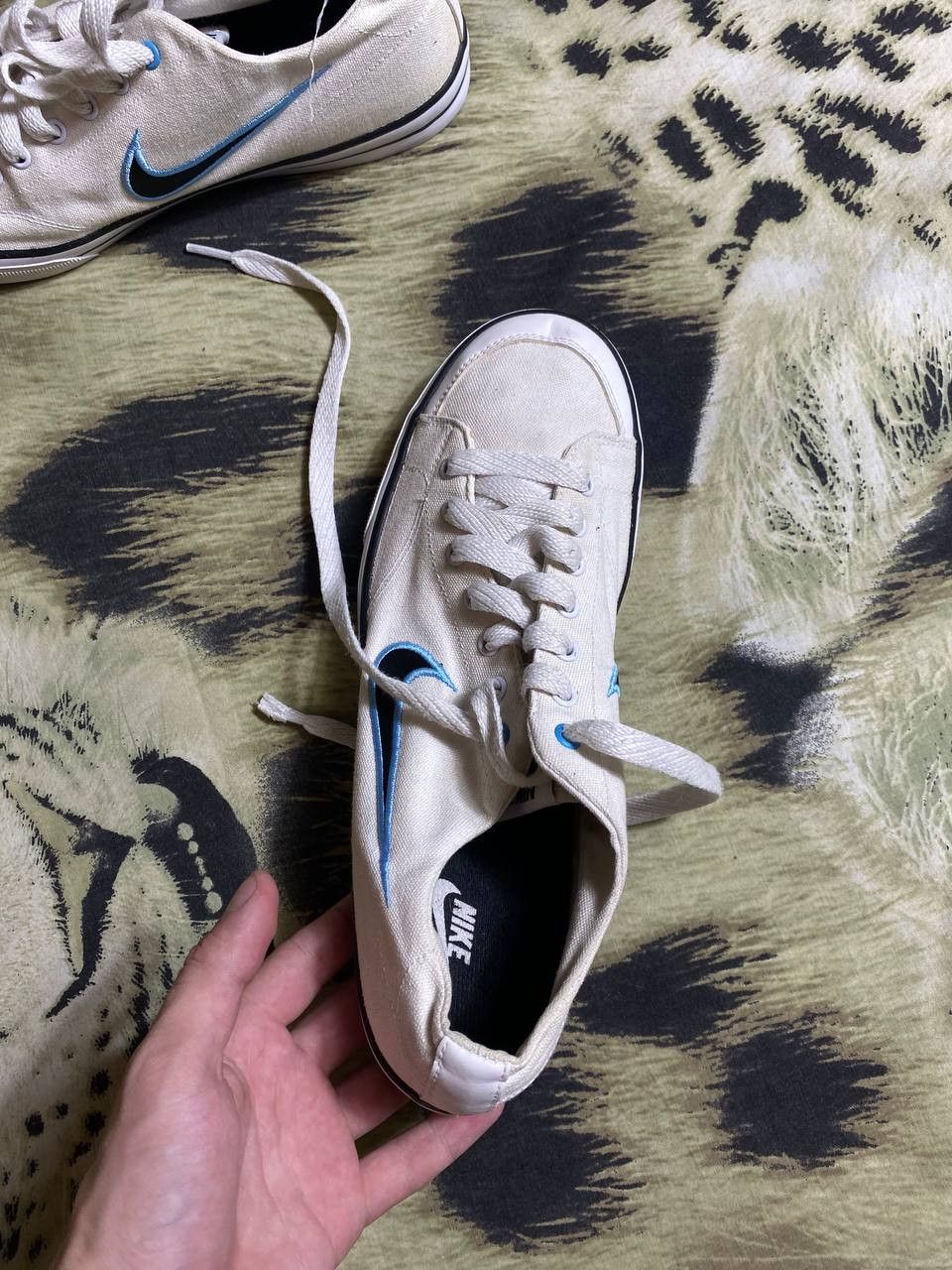 Nike Nike 9 US Men Sneakers Athletic Shoes White / Blue Capri Size US 9 / EU 42 - 11 Thumbnail