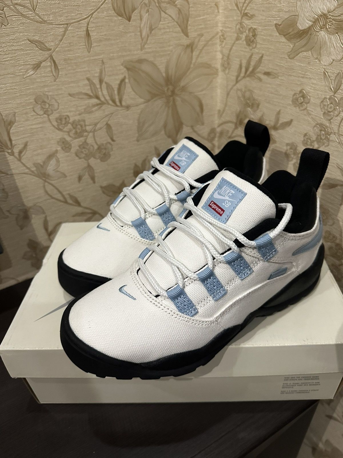 Nike SB Nike SB x Supreme Size US 6 / EU 39 - 1 Thumbnail
