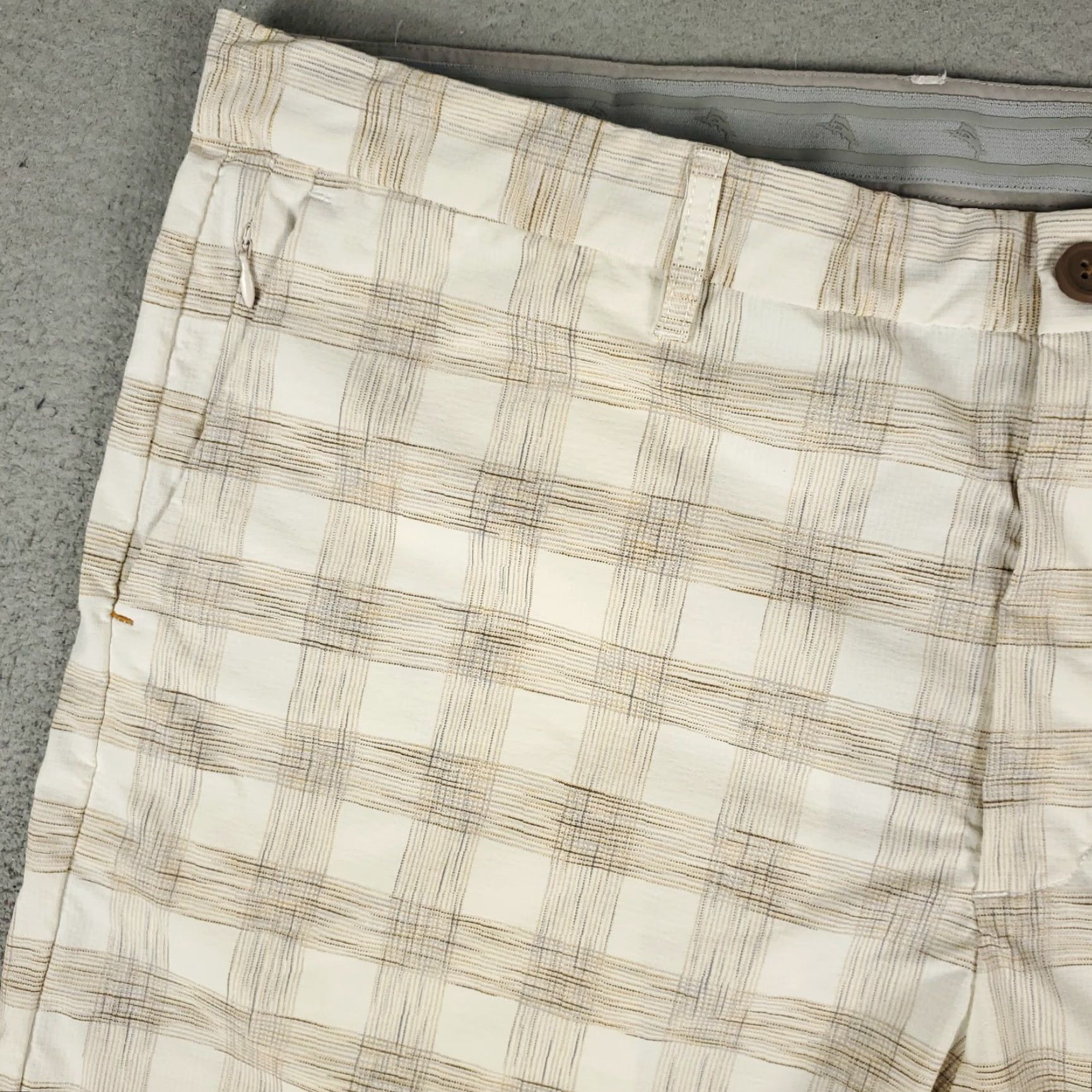 Tommy Bahama VINTAGE Tommy Bahama Shorts Mens Size 40 Beige Plaid Nylon Casual Flat Front Chino Mens Size US 40 / EU 56 - 2 Thumbnail