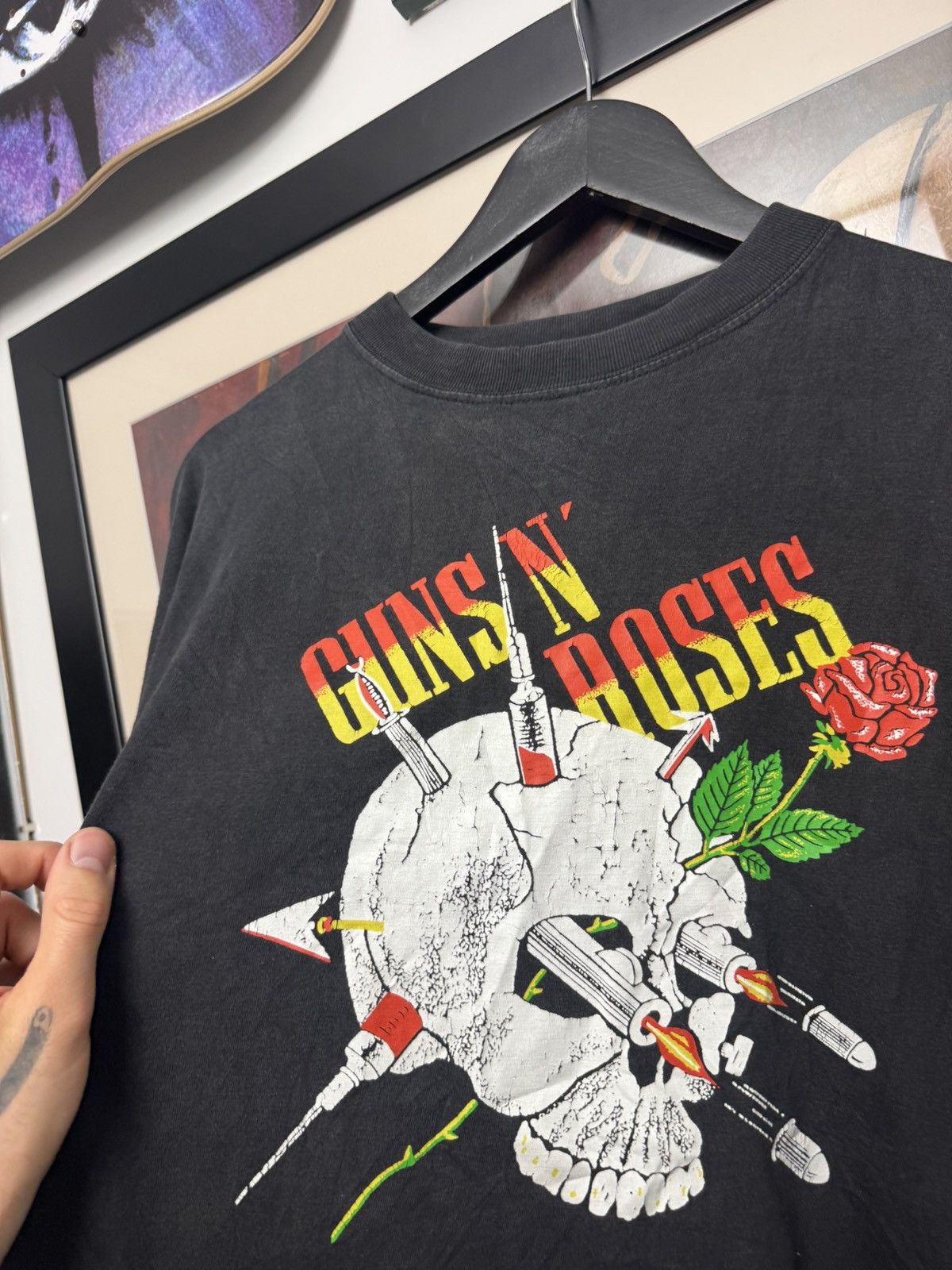 Band Tees Vintage 90s Guns N Roses Rock Band Tee Rare Print Skull Rose Size US XL / EU 56 / 4 - 2 Thumbnail
