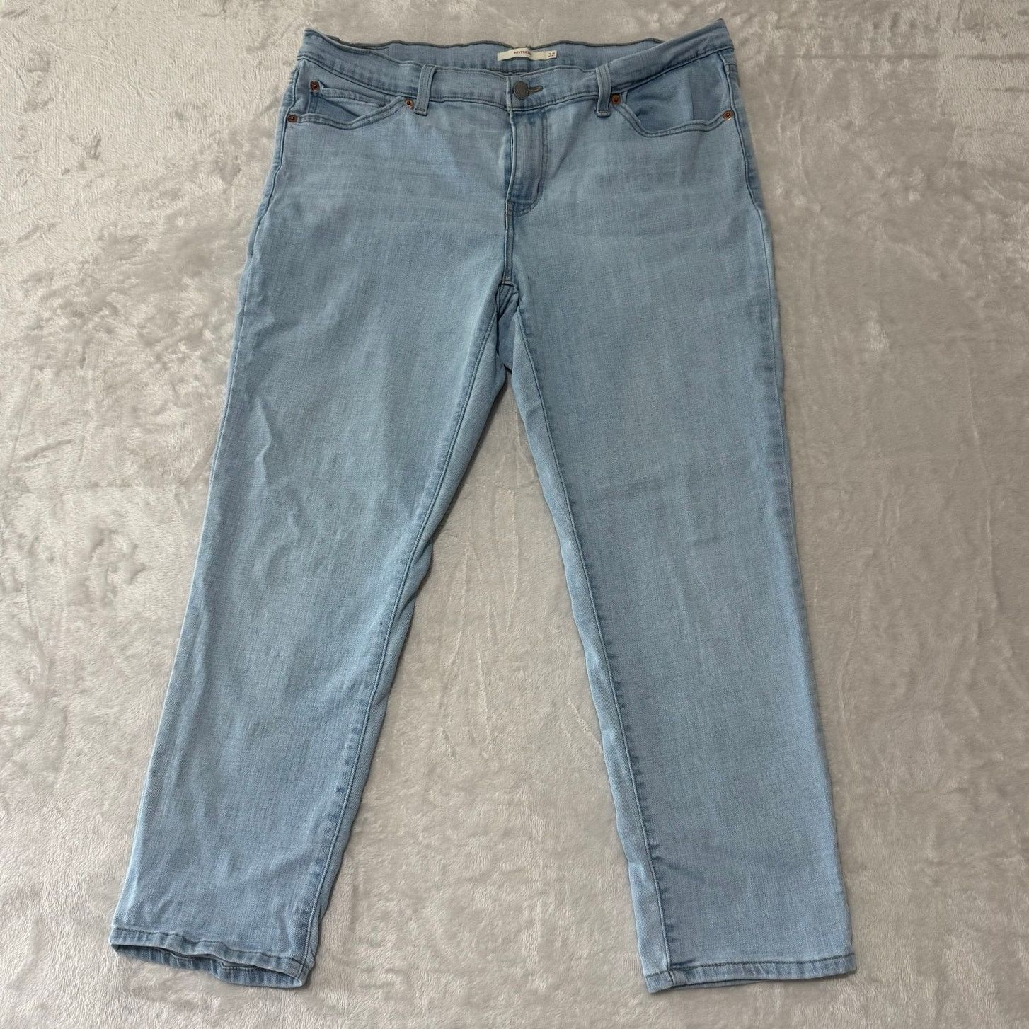 Levi's Levi's Women's Boyfriend Denim Jeans 32 Waist Inseam 26 Size 32" / US 10 / IT 46 - 1 Thumbnail