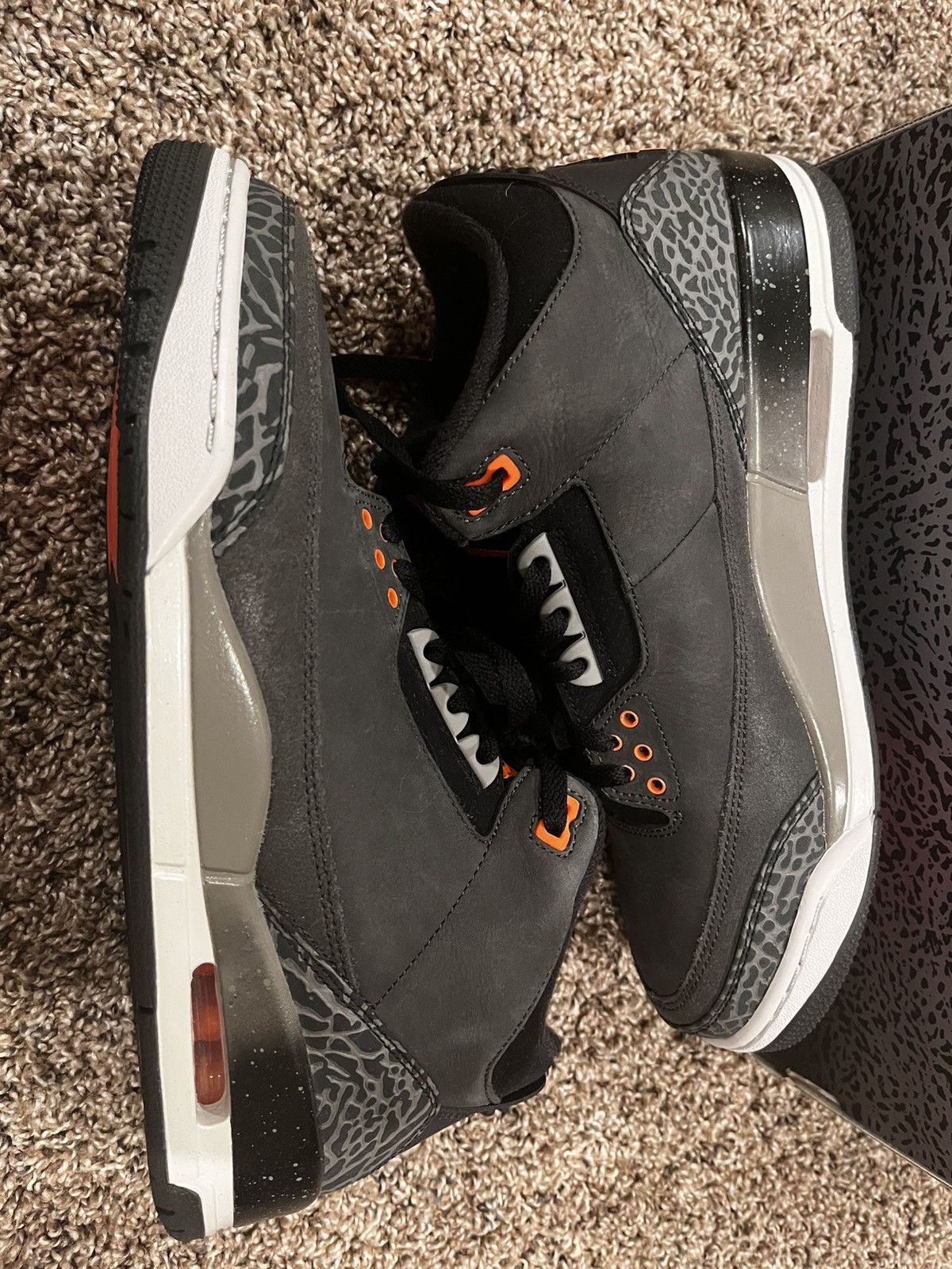 Jordan Brand × Nike Air Jordan 3 Retro - "Fear" Size US 10.5 / EU 43-44 - 1 Thumbnail