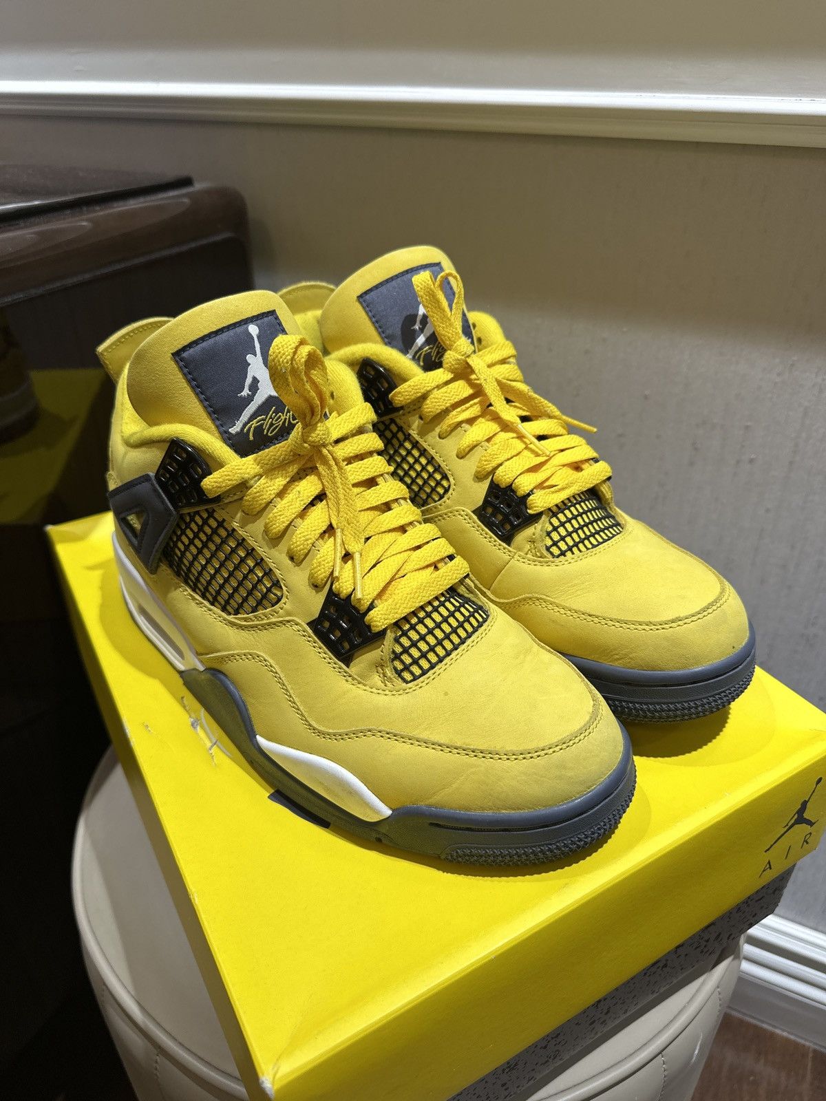 Jordan Brand Jordan 4 Retro Lightning Size US 9.5 / EU 42-43 - 1 Thumbnail