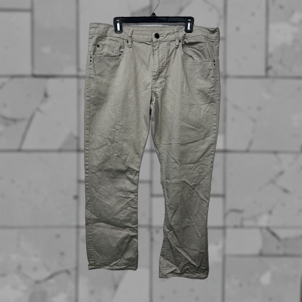Buffalo David Bitton Buffalo by David Bitton Sam-X Slim Straight Beige Pants Mens 36x30 Dress Pants Slimming Beig e 90s? Wait no. Size US 36 / EU 52 - 1 Thumbnail