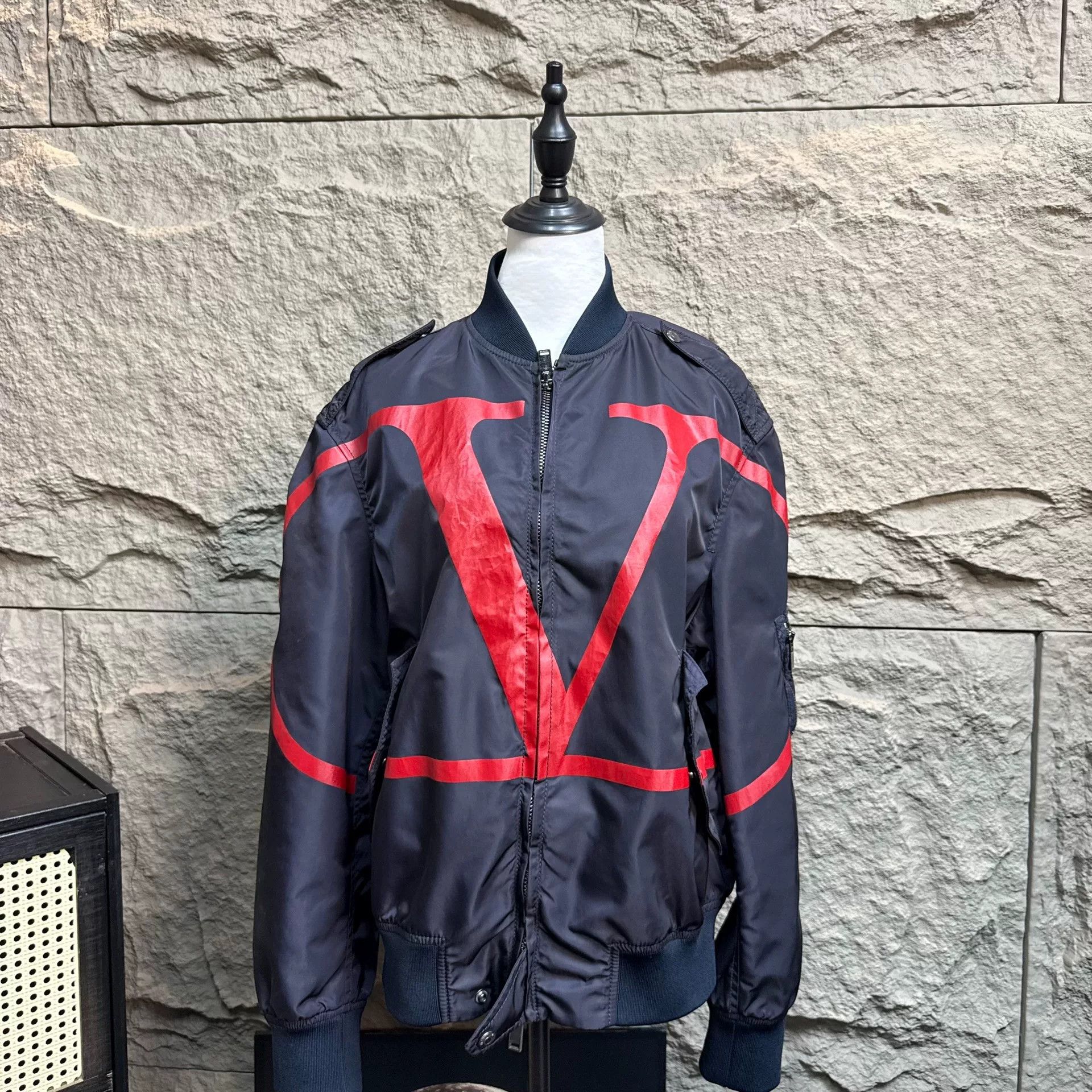 Valentino VALENTINO Classic V Logo Baseball Jacket Size US S / EU 44-46 / 1 - 1 Thumbnail
