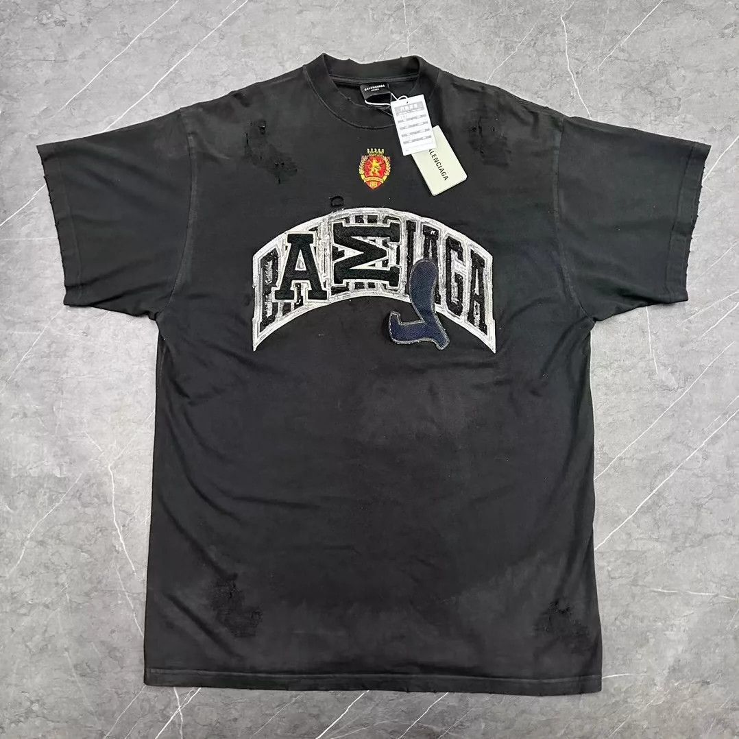 Balenciaga Balenciaga Balenciaga Manchester United short sleeved shir Size US M / EU 48-50 / 2 - 1 Thumbnail