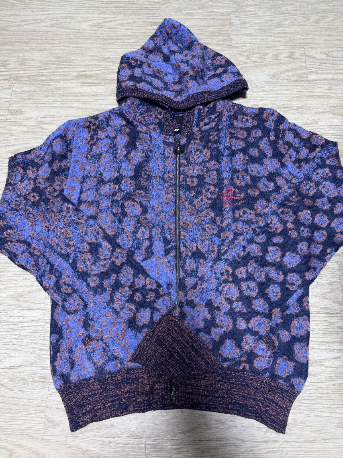 トップス PALACE VIVIENNE KNIT HOOD PINK LEOPARD Palace x Vivienne Westwood Knit Hood Pink Leopard - 24FW