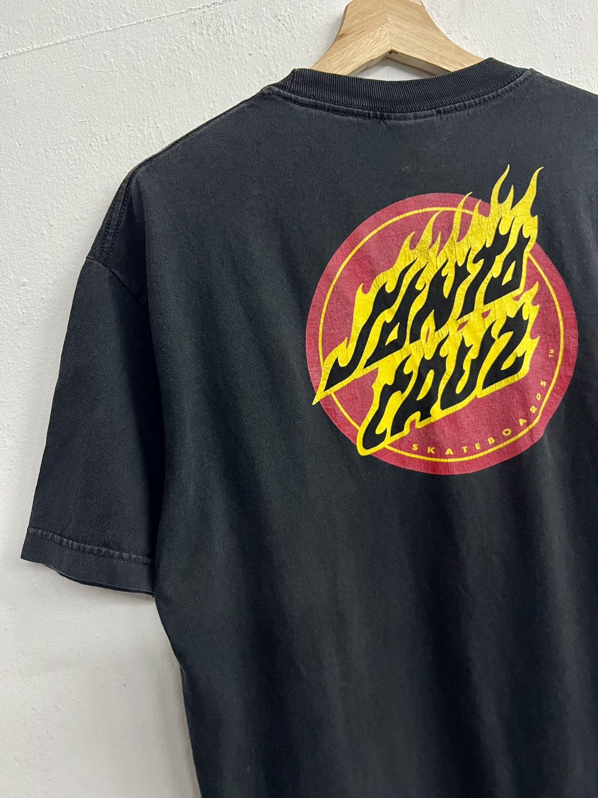Hook-Ups × Santa Cruz Skateboards × Vintage Vintage Y2K Santa Cruz Skateboard Flame Tee Size US L / EU 52-54 / 3 - 11 Thumbnail