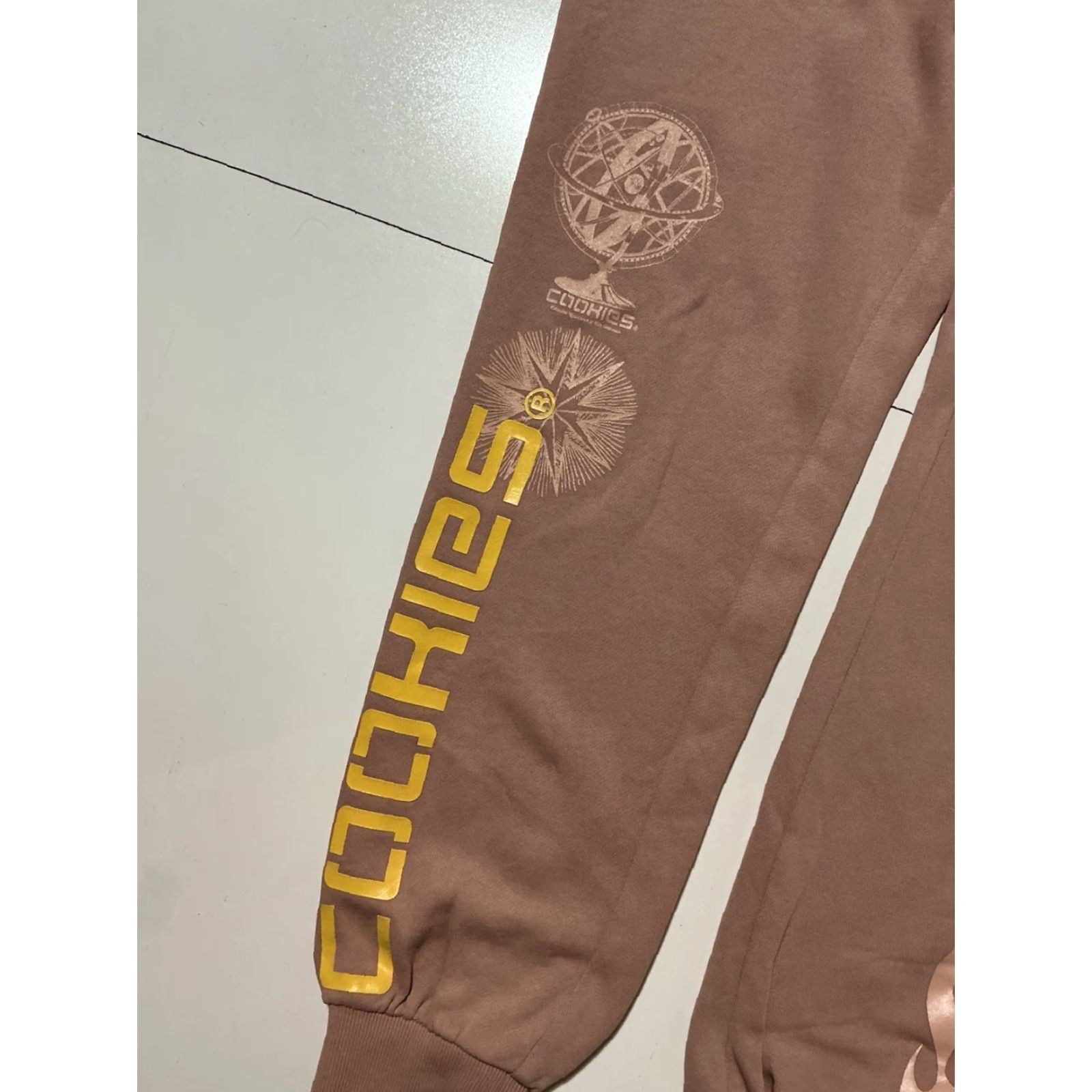 Globe Cookies SF Flames Sun Globe Graphic Mauve Jogger Sweatpants Sz. L User: Cookies SF Flames Sun Globe Graphic Mauve Jogger Sweatpants Sz. L Size US 33 - 7 Thumbnail
