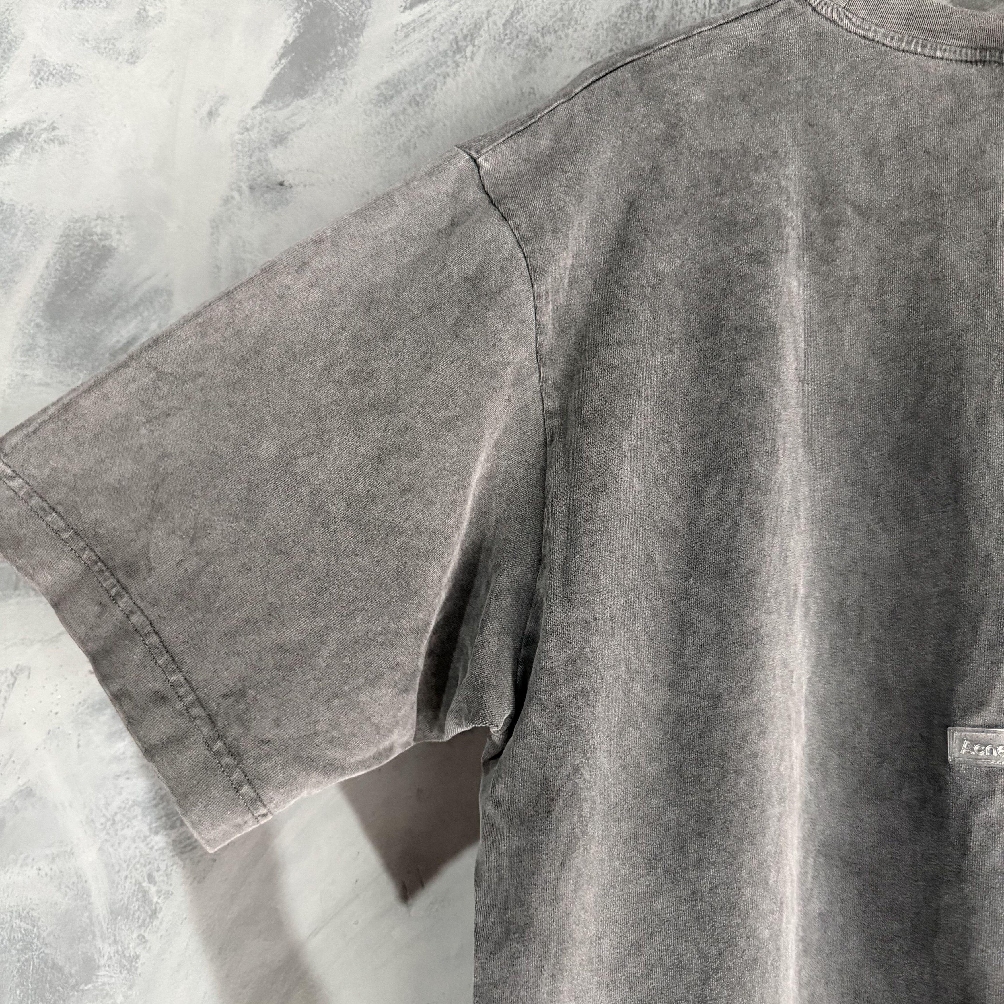 Acne Studios Acnestudios Rubber Logo Patch T shirt Unisex Large Gray Size US L / EU 52-54 / 3 - 6 Thumbnail
