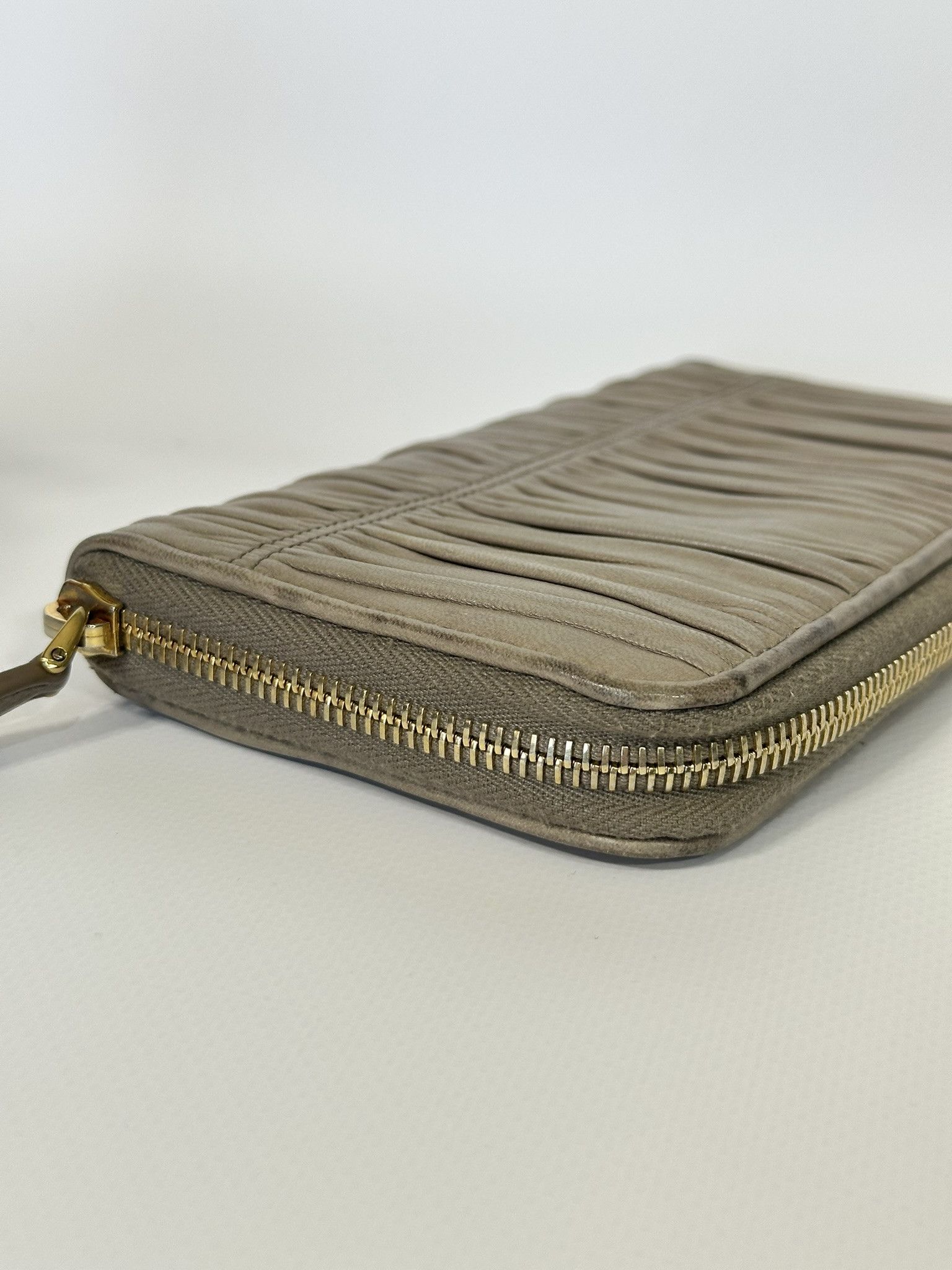 Prada Prada Long Wallet Nappa Gaufre Beige Leather Vintage Size ONE SIZE - 8 Thumbnail