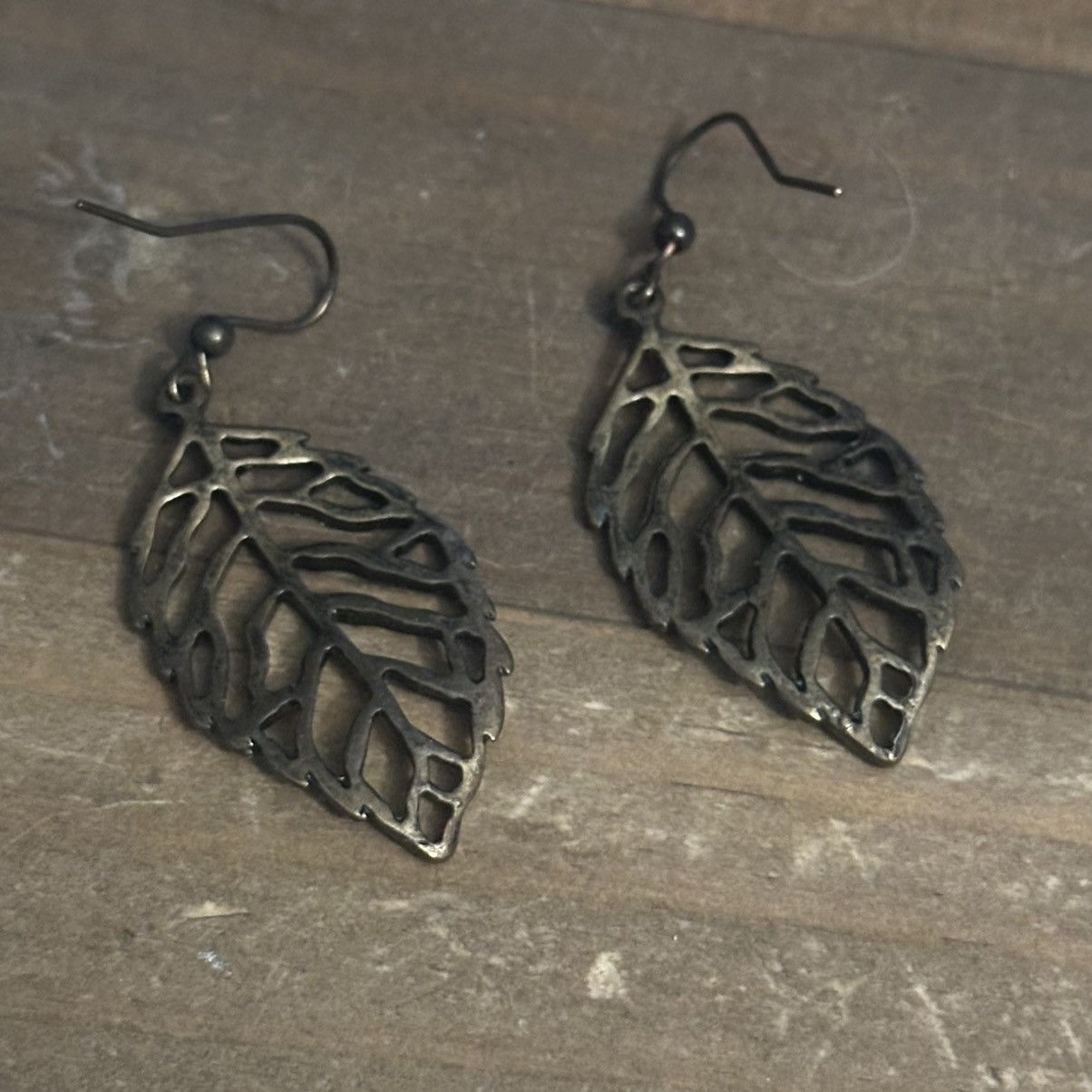 Other Bronze tone filigree aspen leaf dangle earrings Size ONE SIZE - 4 Thumbnail