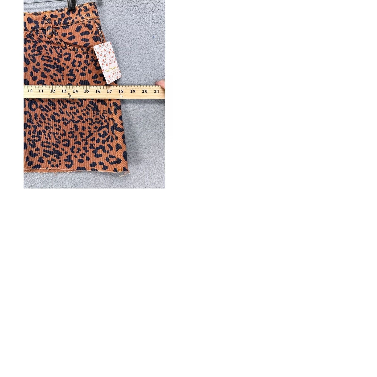 Vintage VINTAGE? No. We The Free Mini Skirt Women 26 Leopard Denim Zip Pockets A-Line 100% Cotton Brown Full Zip Casual Size 26" / US 2 / IT 38 - 9 Thumbnail
