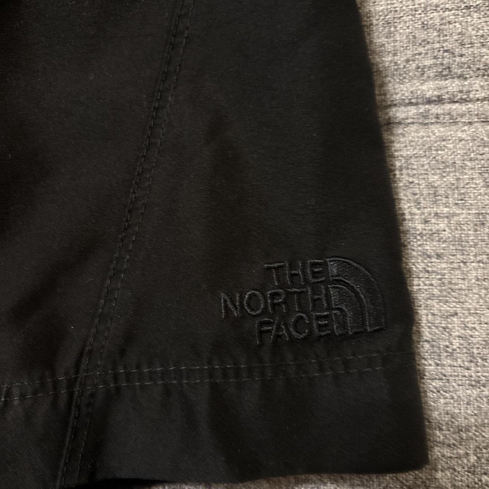 The North Face The north face black nylon shorts Size US 26 / EU 42 - 2 Thumbnail