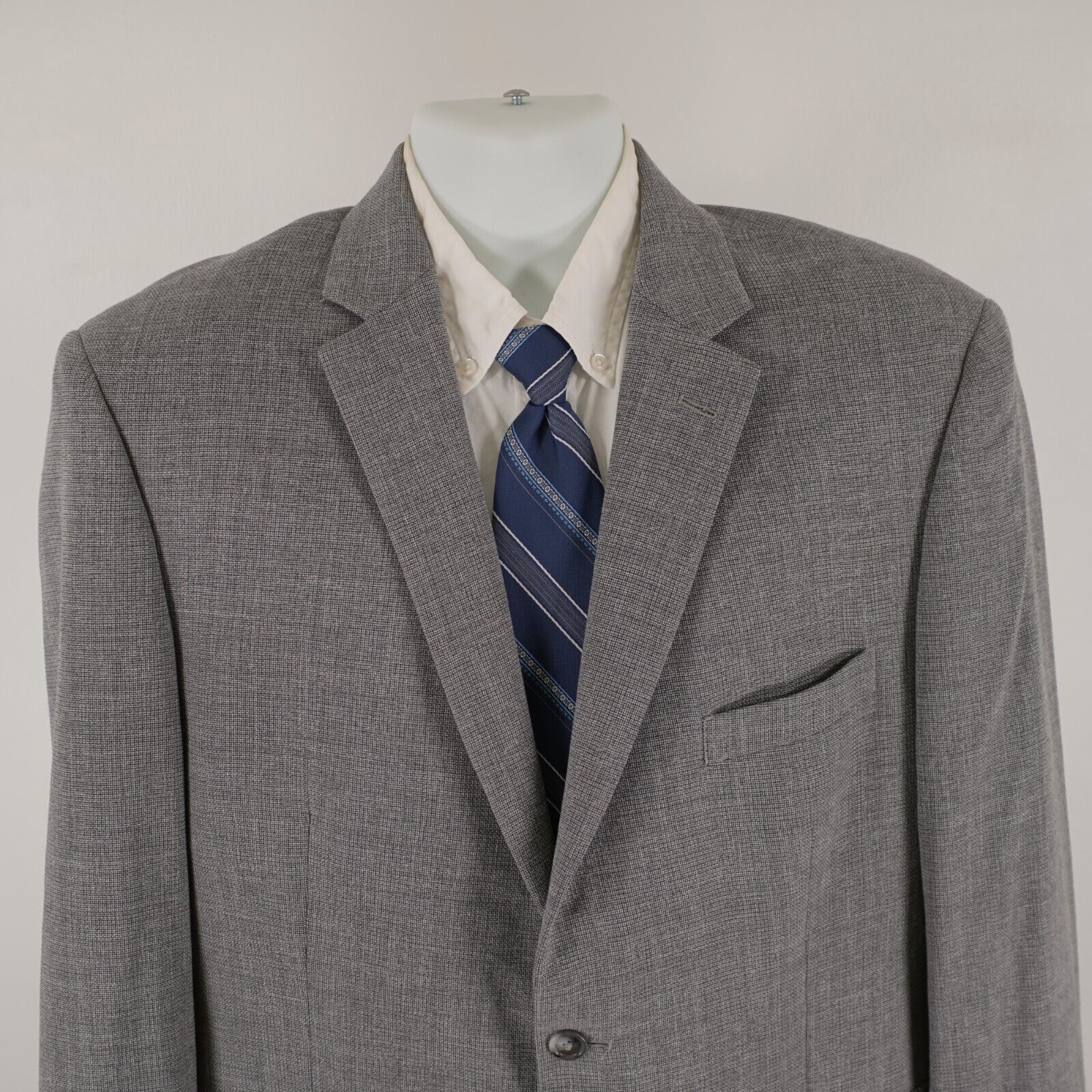 Jos. A. Bank Jos A Bank Traveler's Textured Wool Gray Basketweave 2 Butto Size 42R - 1 Thumbnail