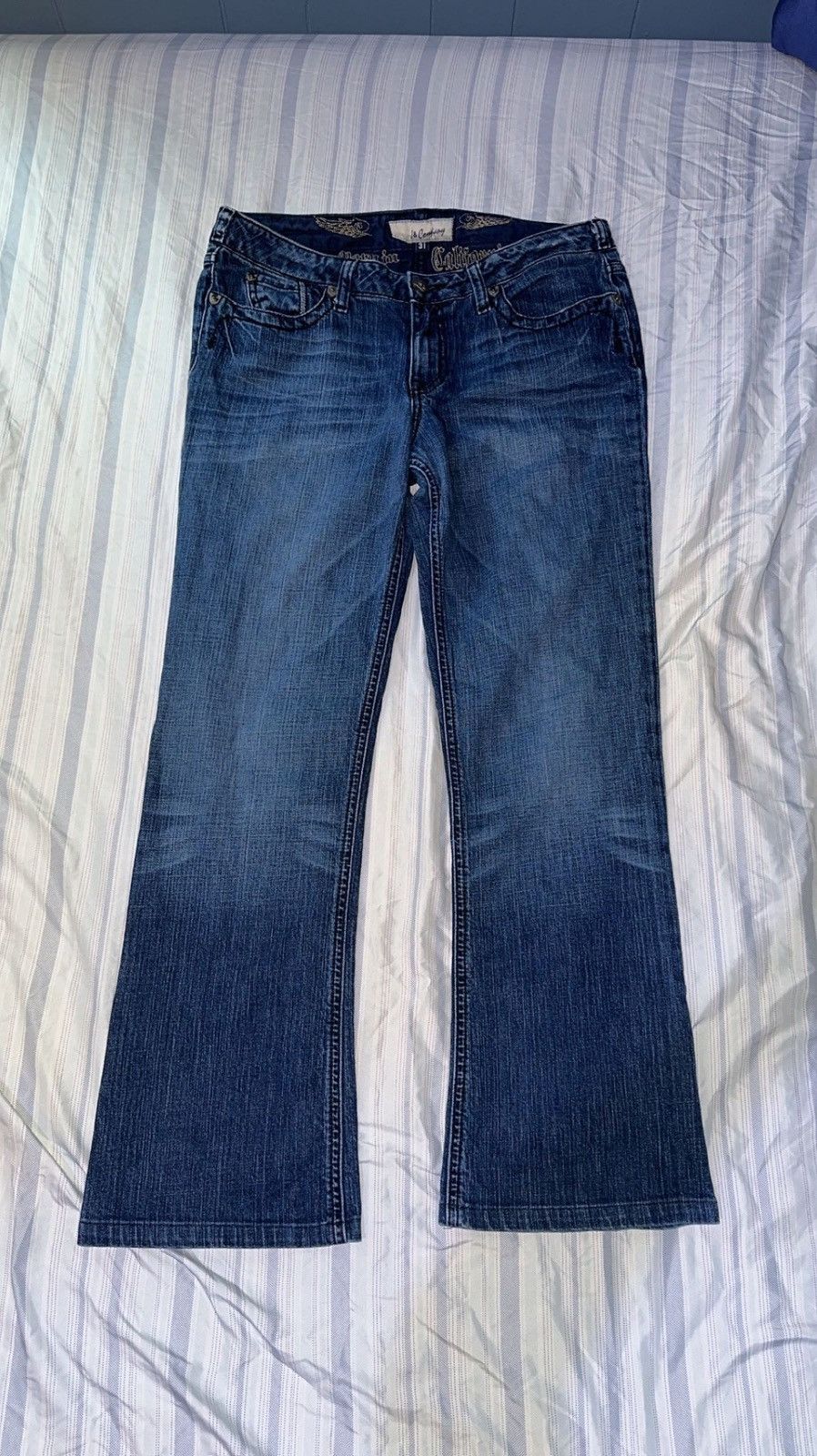 Other Super clean jeans with cross on back pockets Size US 31 - 1 Thumbnail