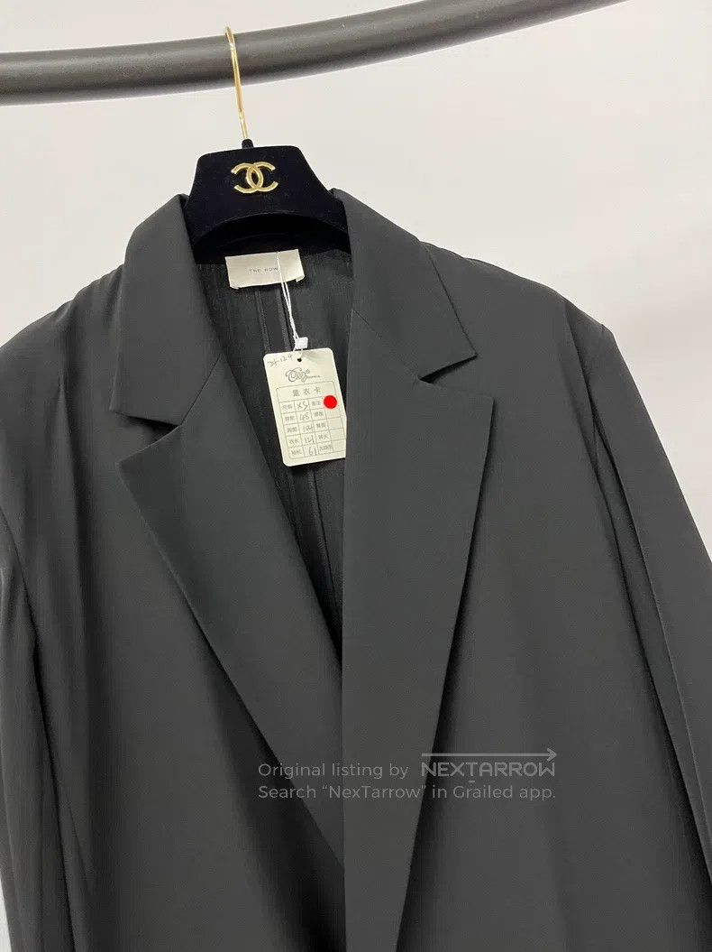 The row Black windbreaker coat