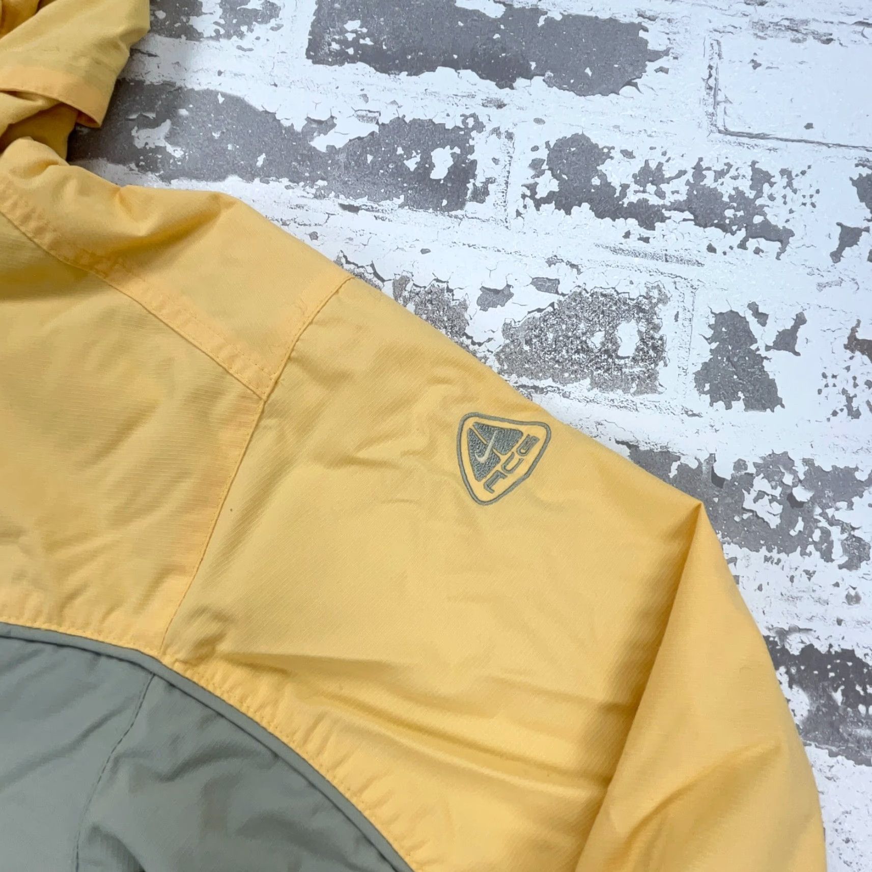 Nike ACG Nike ACG Jacket Women L Yellow Gray Storm Parka Coat Outer Layer Mid-Length Zip Hooded Waterproof Windproof 3 VTG Y2K Mens Womens Girls Boys Size L / US 10 / IT 46 - 3 Thumbnail