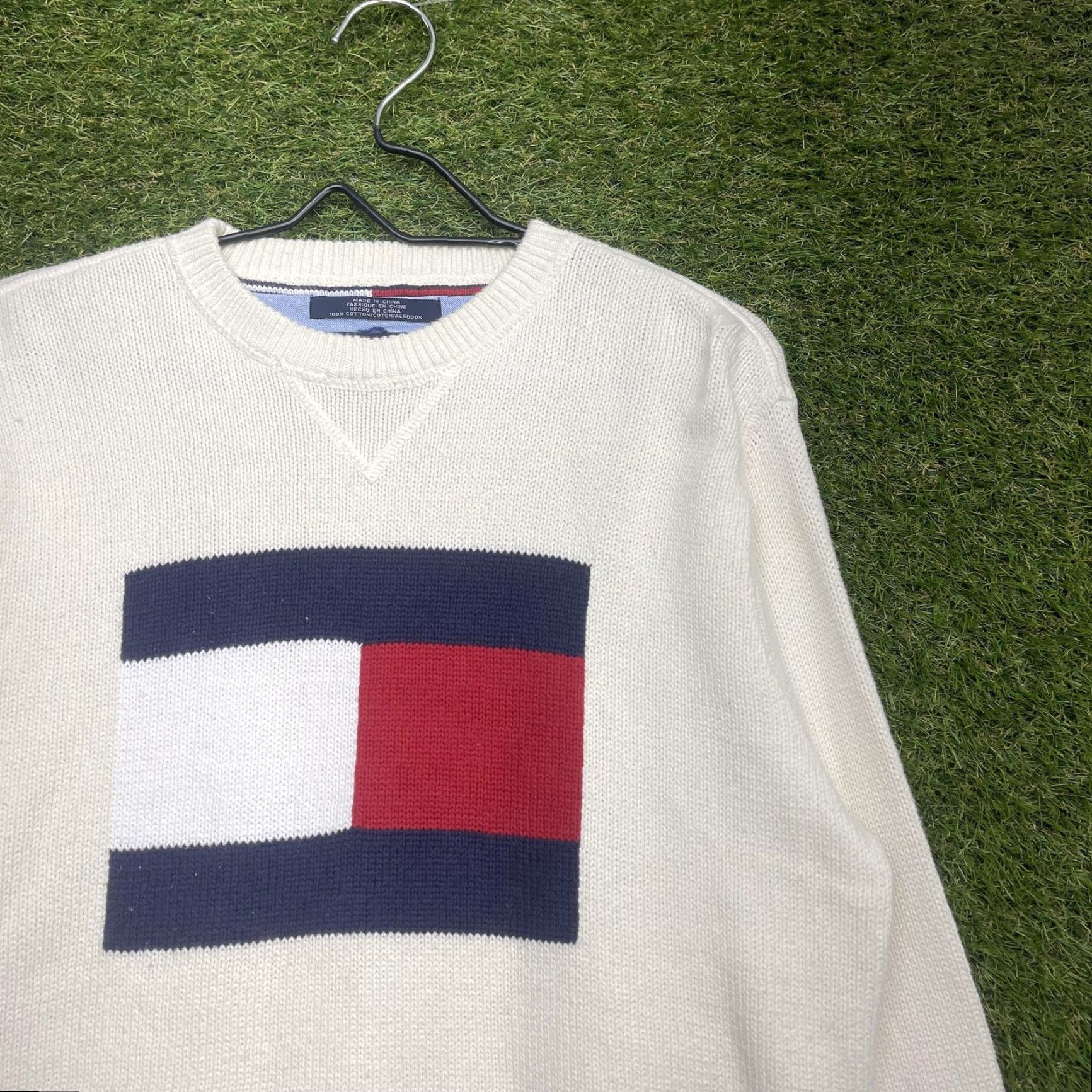 Tommy Hilfiger VINTAGE Tommy Hilfiger Sweater Mens S White Flag Logo Knit Pullover Crewneck Graphic Size US S / EU 44-46 / 1 - 2 Thumbnail