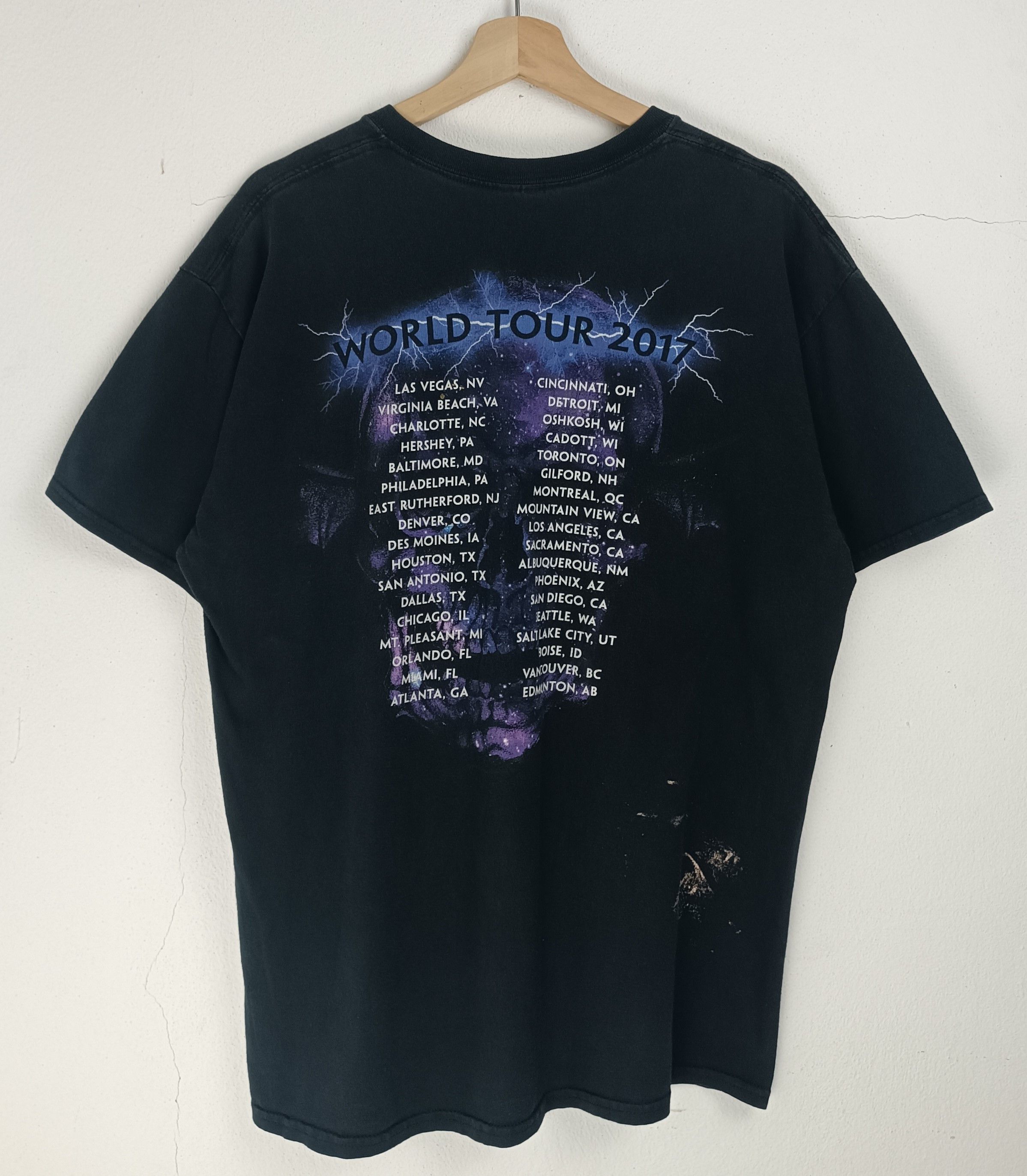 Band Tees THRASHED FADED VINTAGE A7X AVENGED SEVENFOLD 2017 TOUR METAL Size US L / EU 52-54 / 3 - 4 Thumbnail