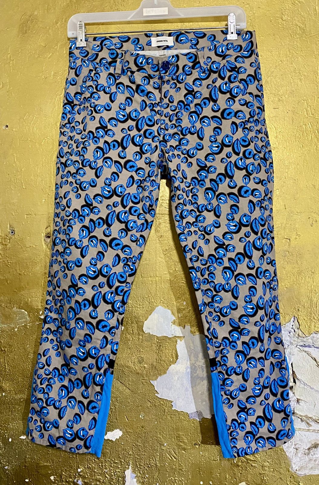 Undercover Undercover tongue and mouth print capri pants Size 26" / US 2 / IT 38 - 1 Thumbnail