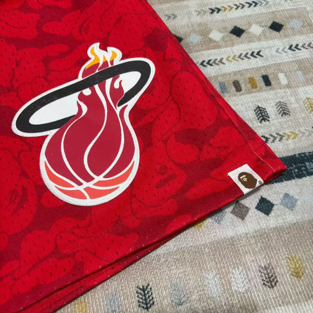 Bape × Mitchell & Ness BAPE MN NBA HEAT SHORTS Size US 36 / EU 52 - 3 Thumbnail