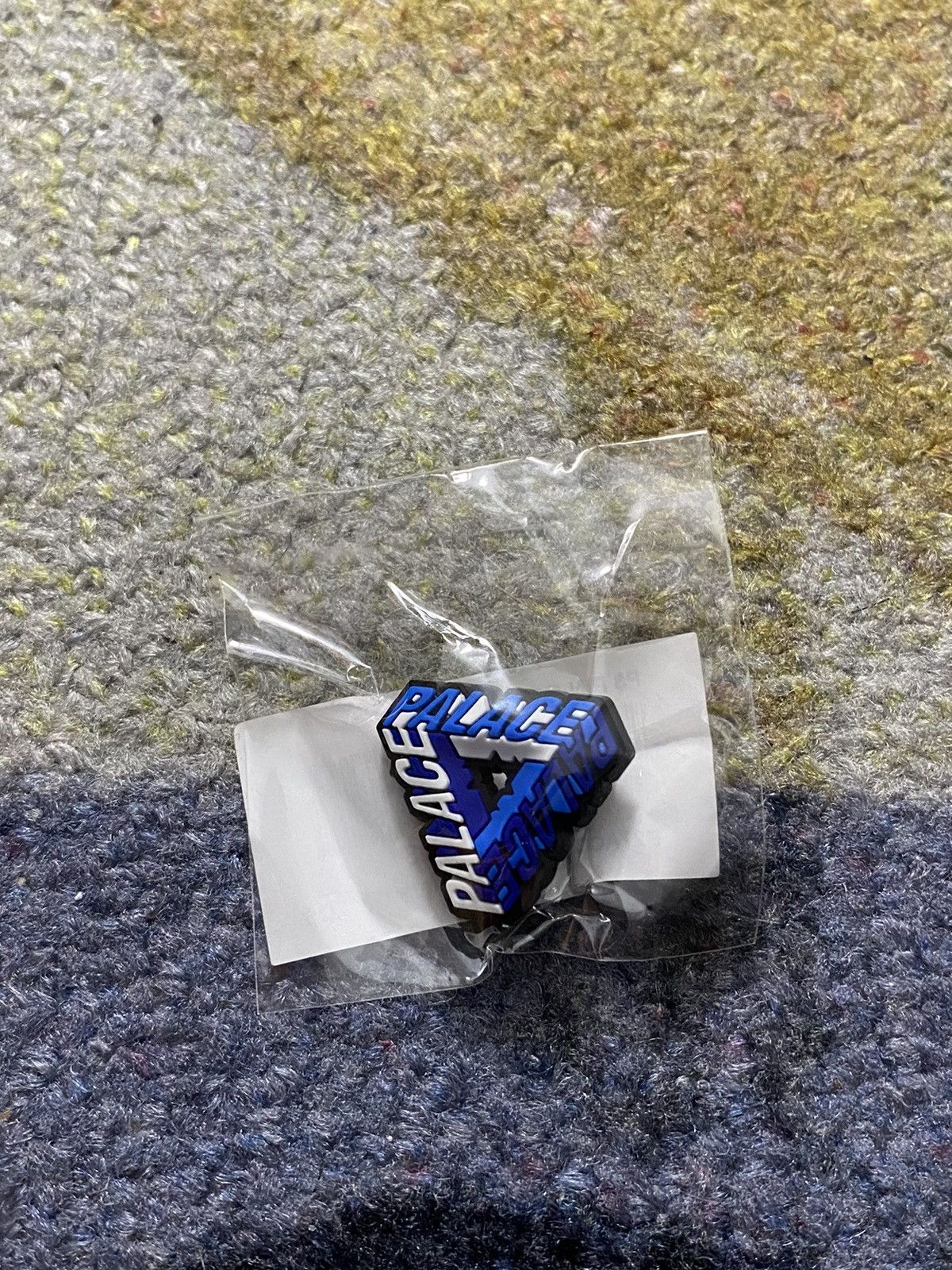Palace Palace P3 Tri Ferg Pin Size ONE SIZE - 1 Thumbnail