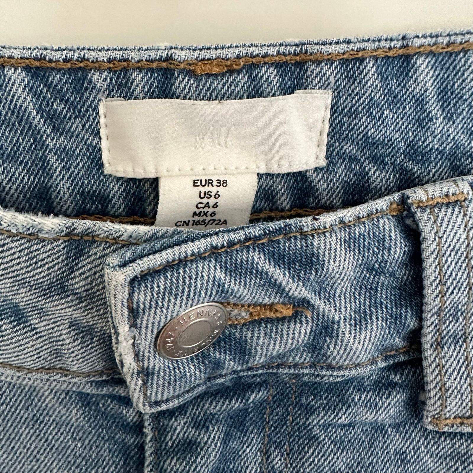 H&M H&M High Rise Mom Ankle Jeans Light Wash 28x26 Size 28" / US 6 / IT 42 - 4 Thumbnail