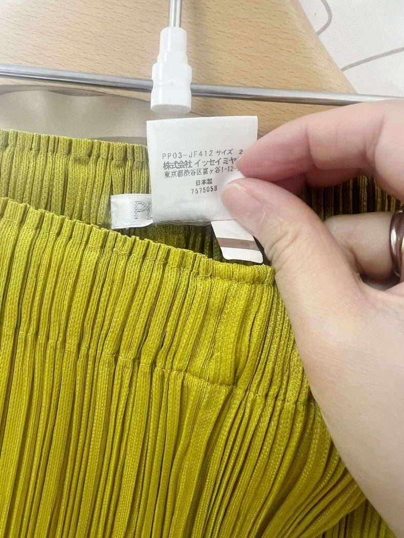 Issey Miyake Issey Miyake size:2 Ginger yellow pleated trousers Size 31" - 4 Thumbnail