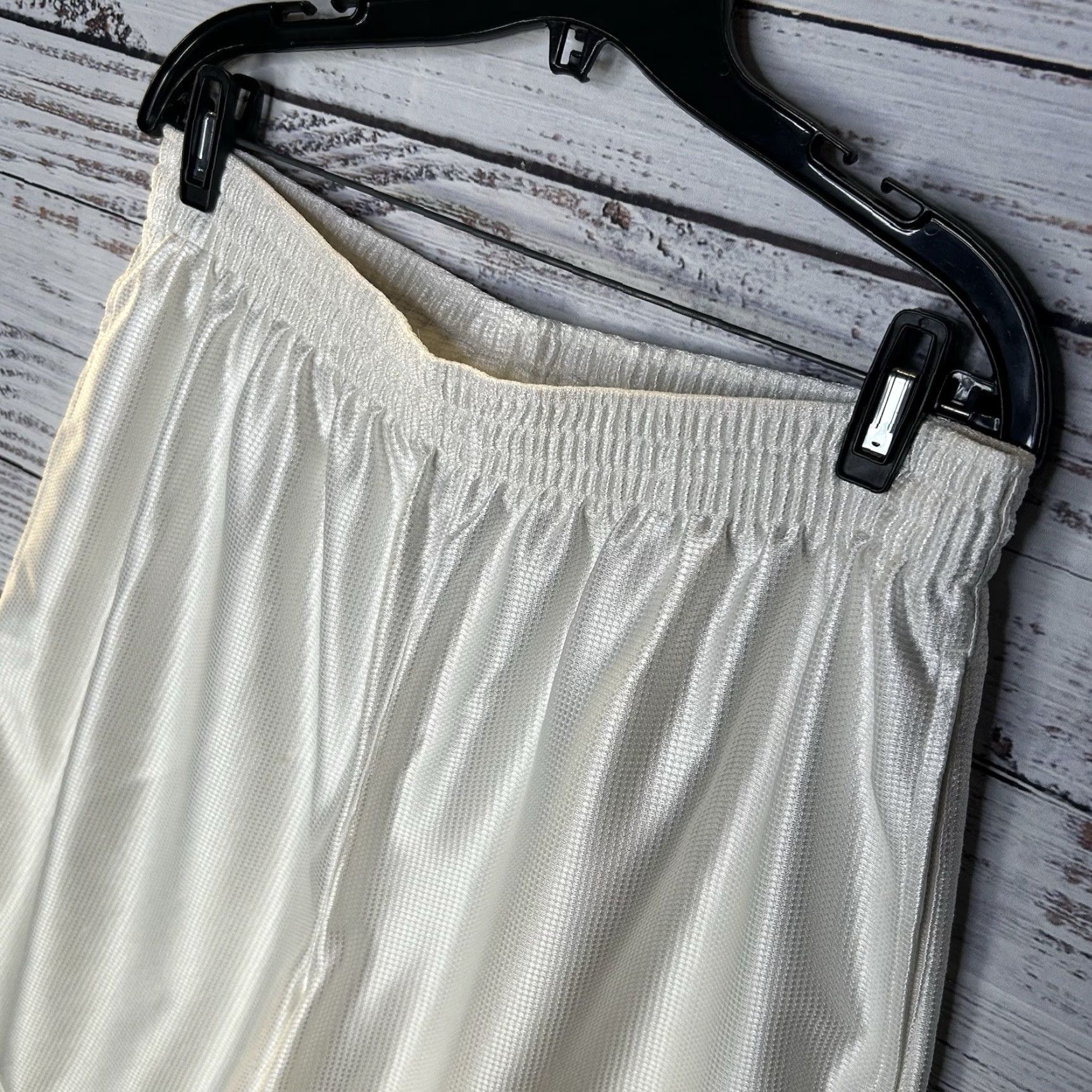 Nike Vintage Nike Dazzle Silky Basketball Shorts White Olive Green Swoosh Men’s Large Shorts Basketball Nike White Olive Green Dazzle Swoosh Mens Large Size US 33 - 6 Thumbnail