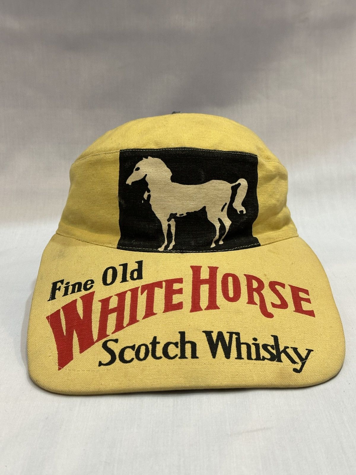 Vintage vintage yellow cap branding for White Horse Scotch Whisky. Size ONE SIZE - 1 Thumbnail