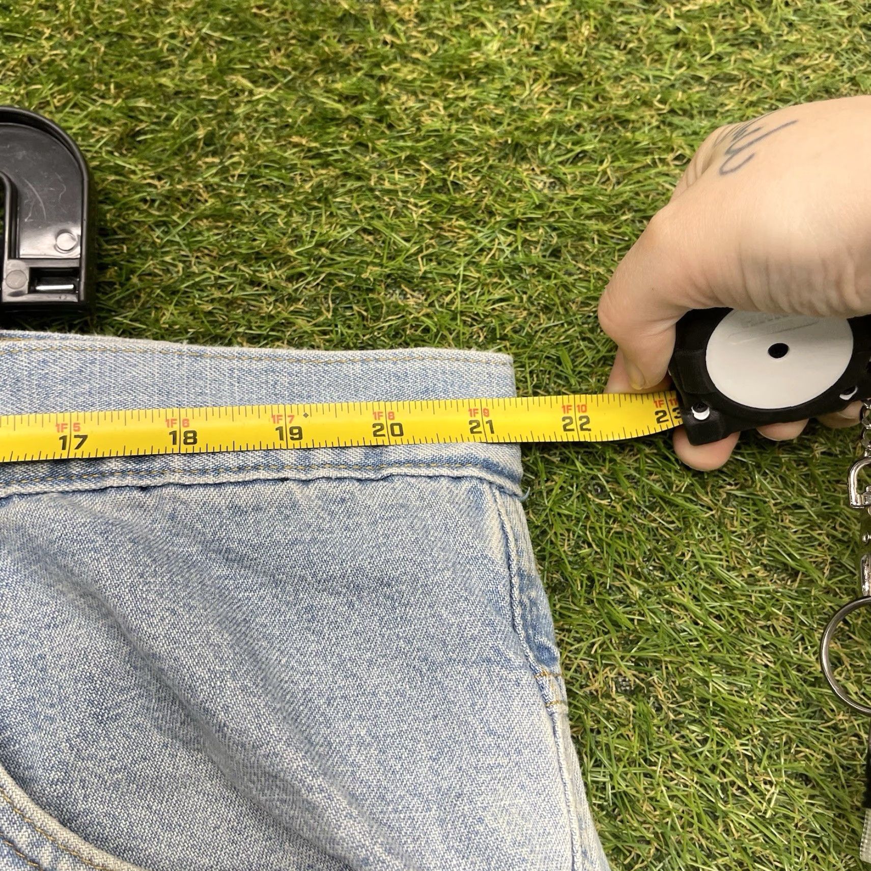 Rocawear Vintage Rocawear Jeans Shorts Mens 42 x14 Baggy Loose 90s Oversized Skater Y2K Baggy Rocawear Jeans Shorts Mens 42 x14 80s 90s Skater Y2K Baggy Size US 42 / EU 58 - 7 Thumbnail