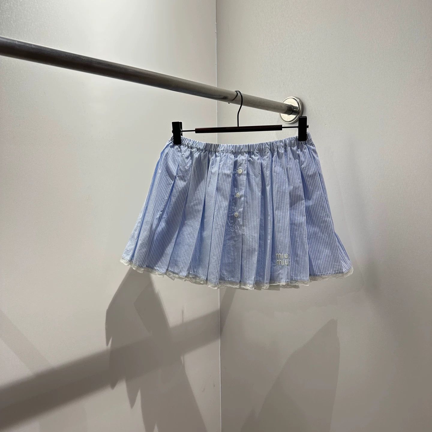 Miu Miu MIU MIU striped logo pleated cotton skirt 36 Size 25" / US 0 / IT 36 - 1 Thumbnail