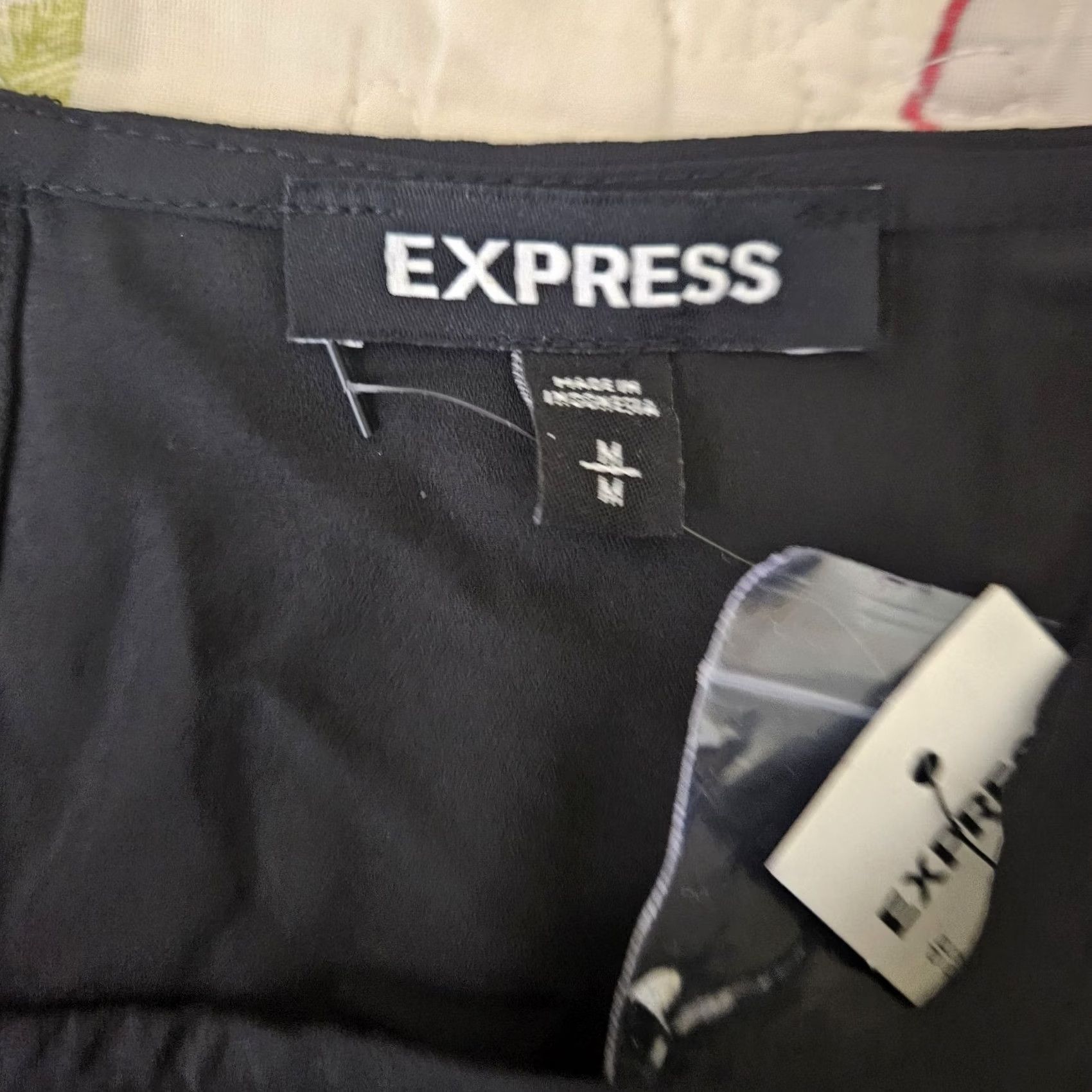 Express Express Black Women's Top Size M NEW Puff Shoulder 3/4 Sleeve Keyhole back Shirt Women M Black Puff Sleeve Crew Neck Blouse Size M / US 6-8 / IT 42-44 - 3 Thumbnail